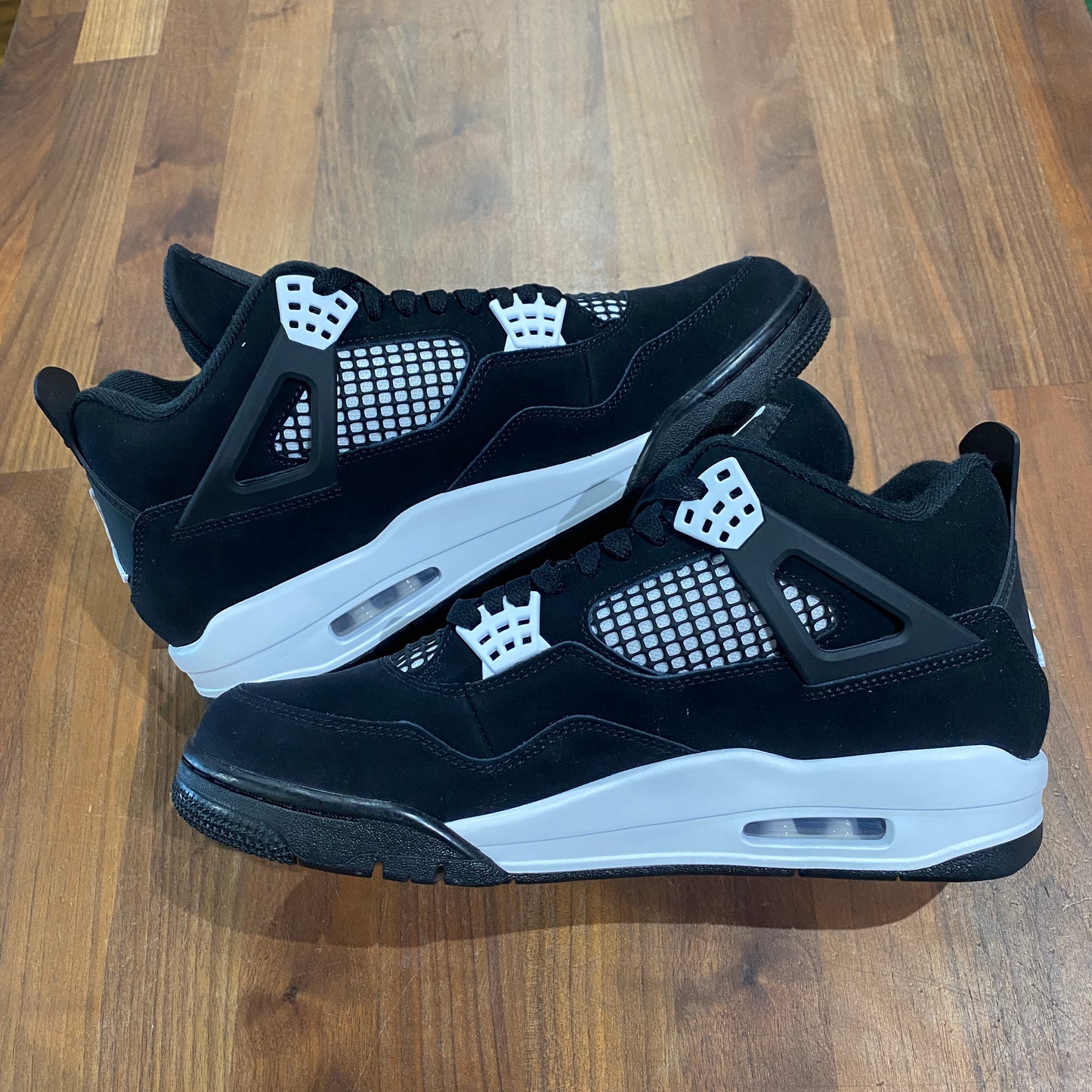 Jordan 4 White Thunder Size 9.5 NEW s14072