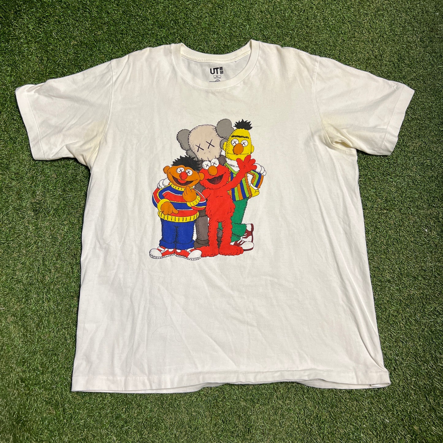 Market Alien Looking at Earth Black Tee Size Large USED x13232