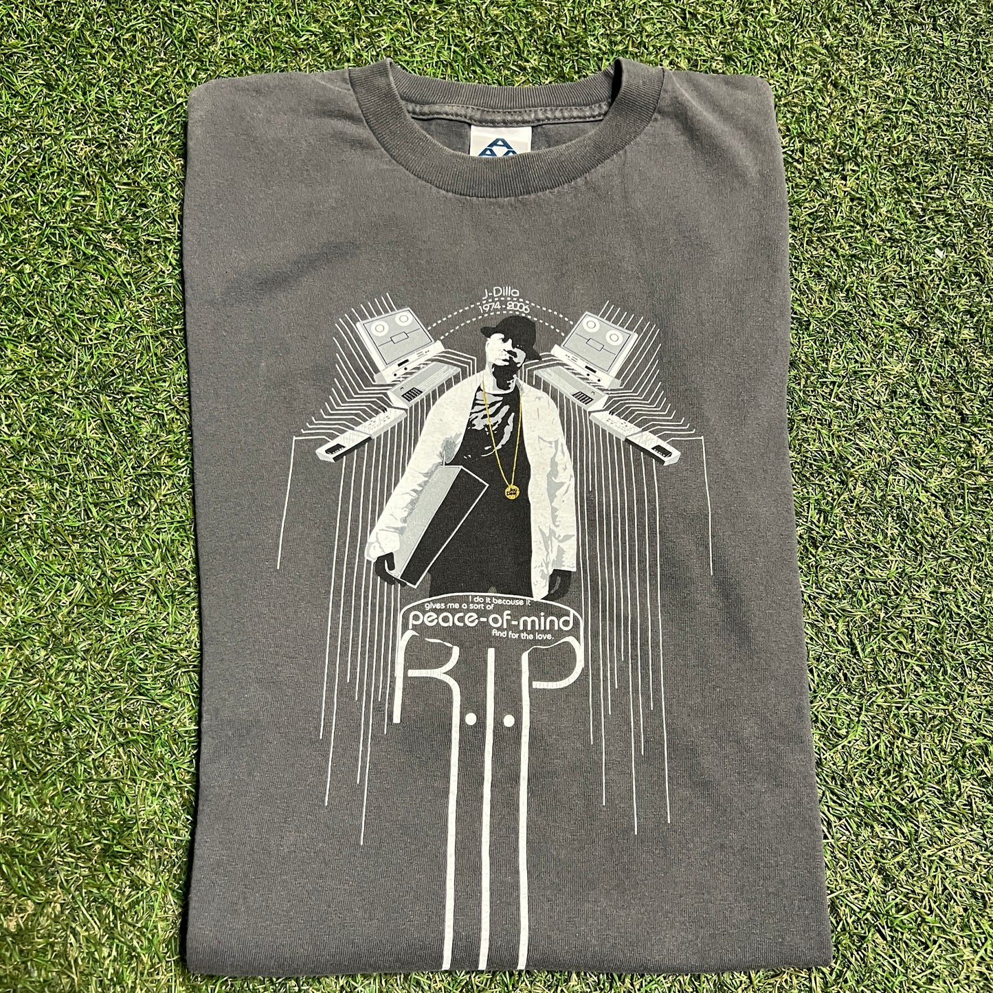 2006 J Dilla Peace of Mind RIP Grey Tee Size Medium USED v947