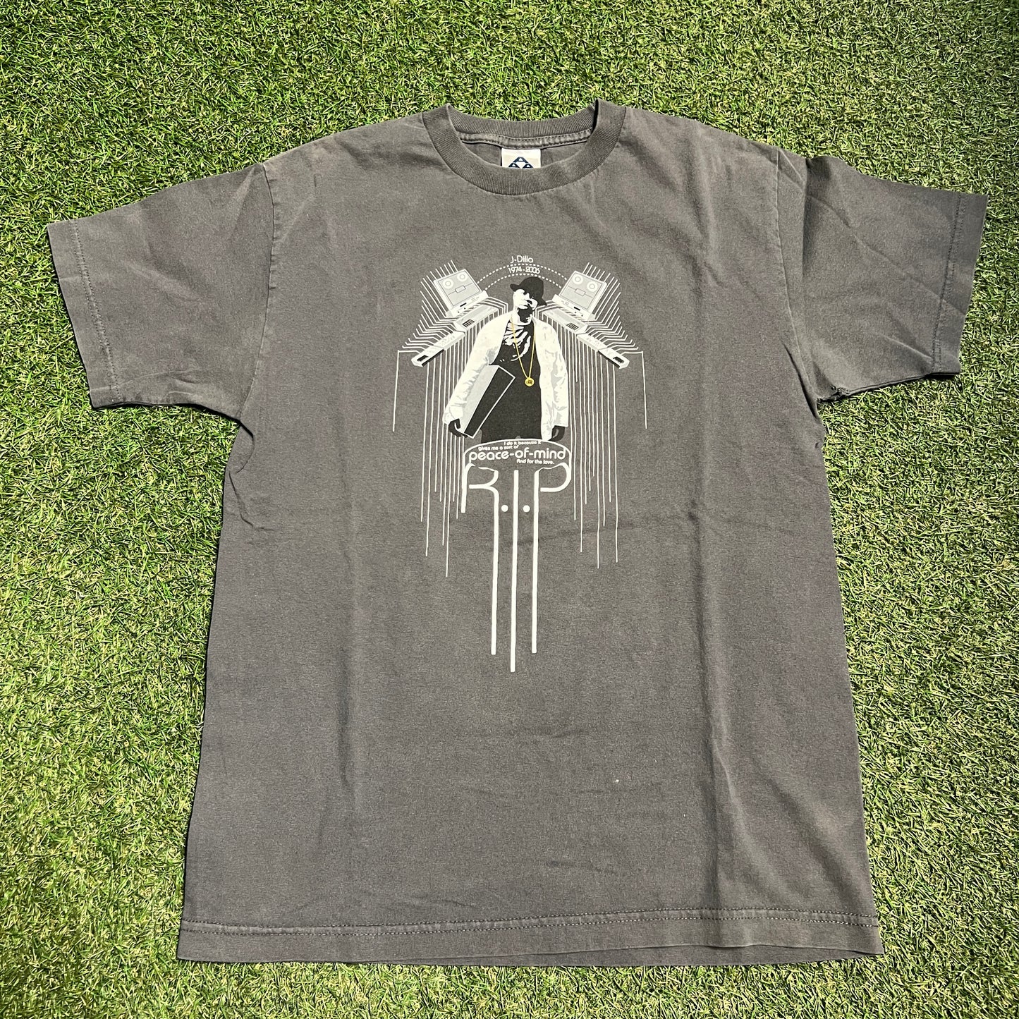 2006 J Dilla Peace of Mind RIP Grey Tee Size Medium USED v947