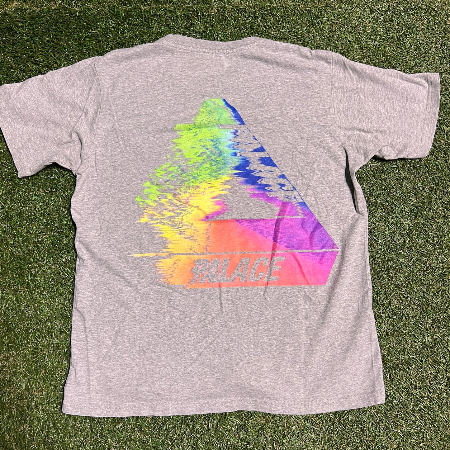 Palace tri-glitch tee grey Size small USED x11549