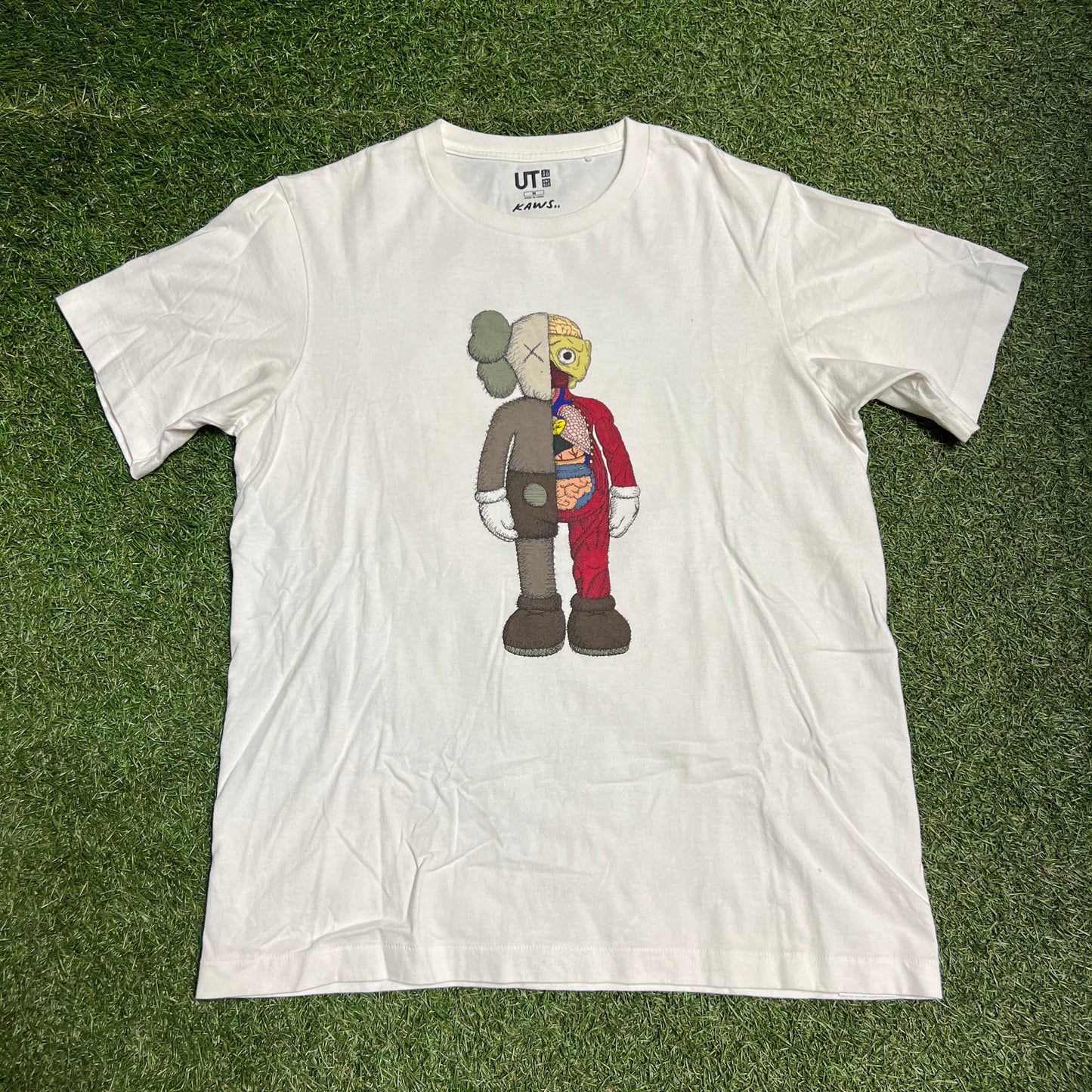 Kaws x Uniqlo Half Flayed White Tee Size Medium USED x11561