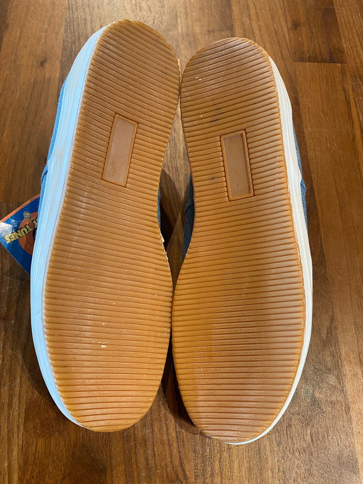Tweety Bird 1999 Shoes Size 7 NEW
