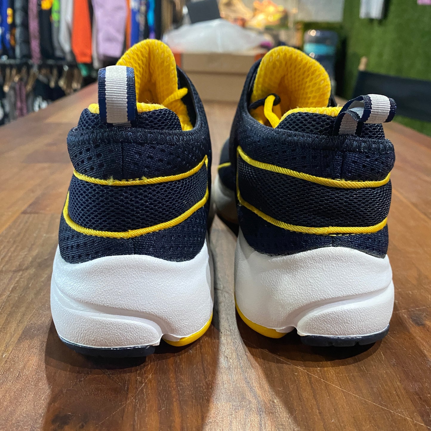 Nike Zip Presto 2002 Size 6 - 7 NEW s1126