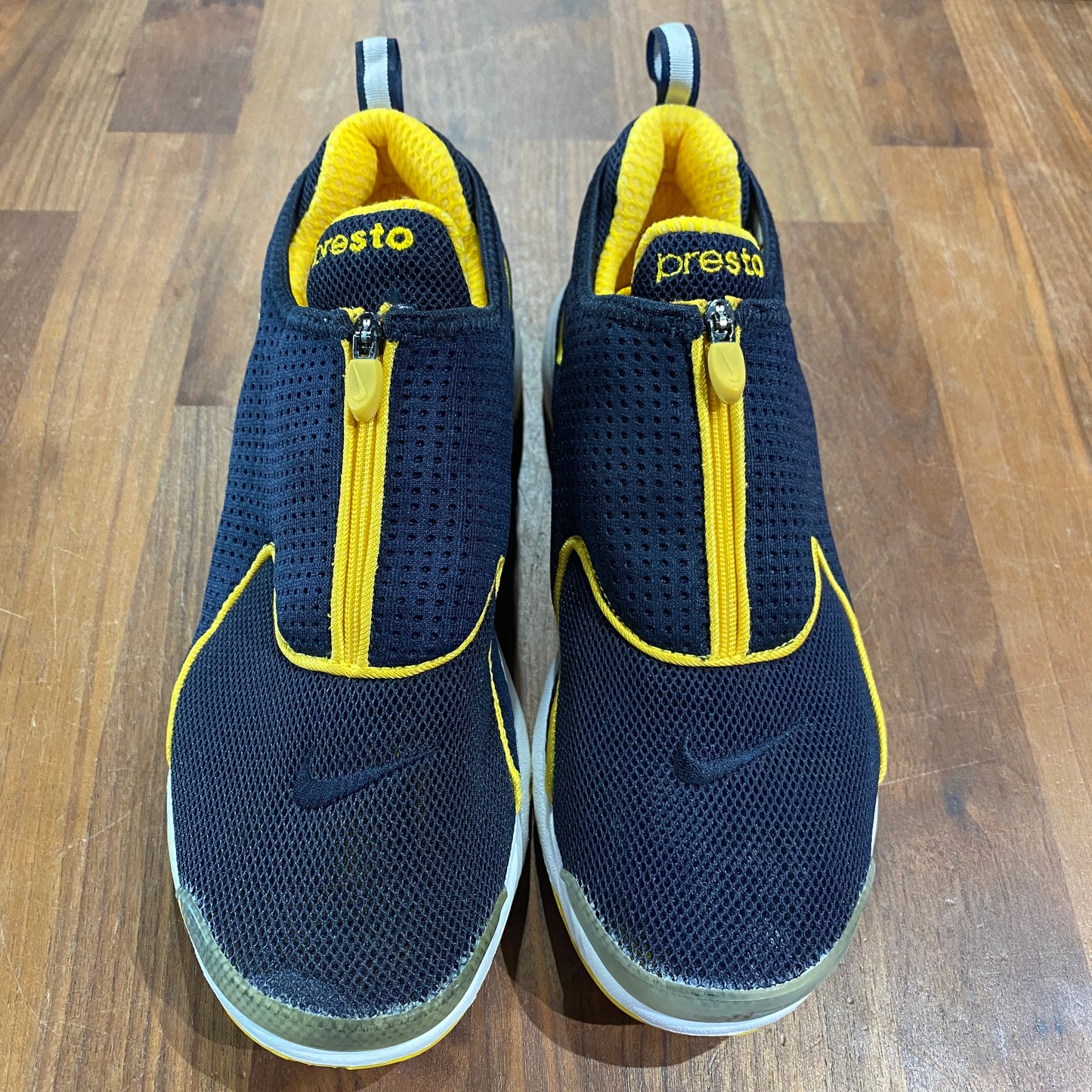 Nike Zip Presto 2002 Size 6 - 7 NEW s1126