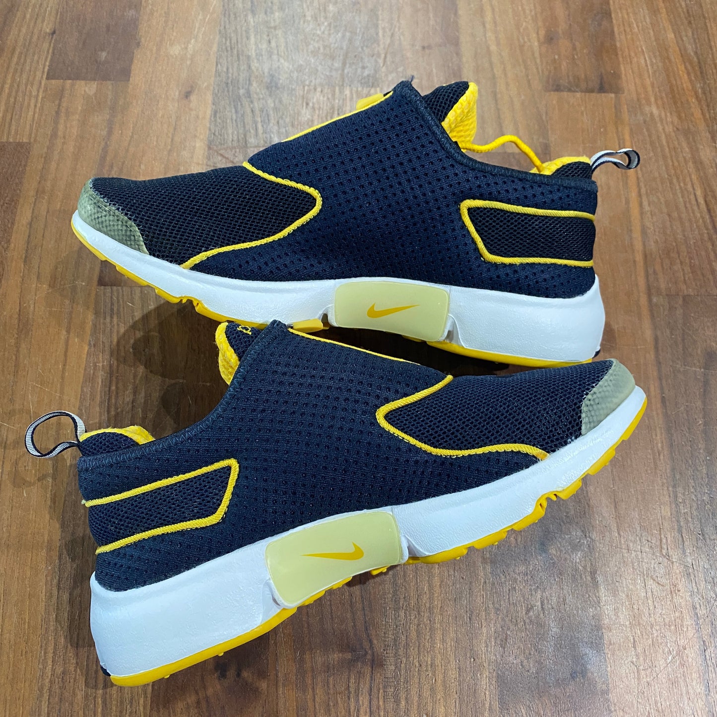 Nike Zip Presto 2002 Size 6 - 7 NEW s1126