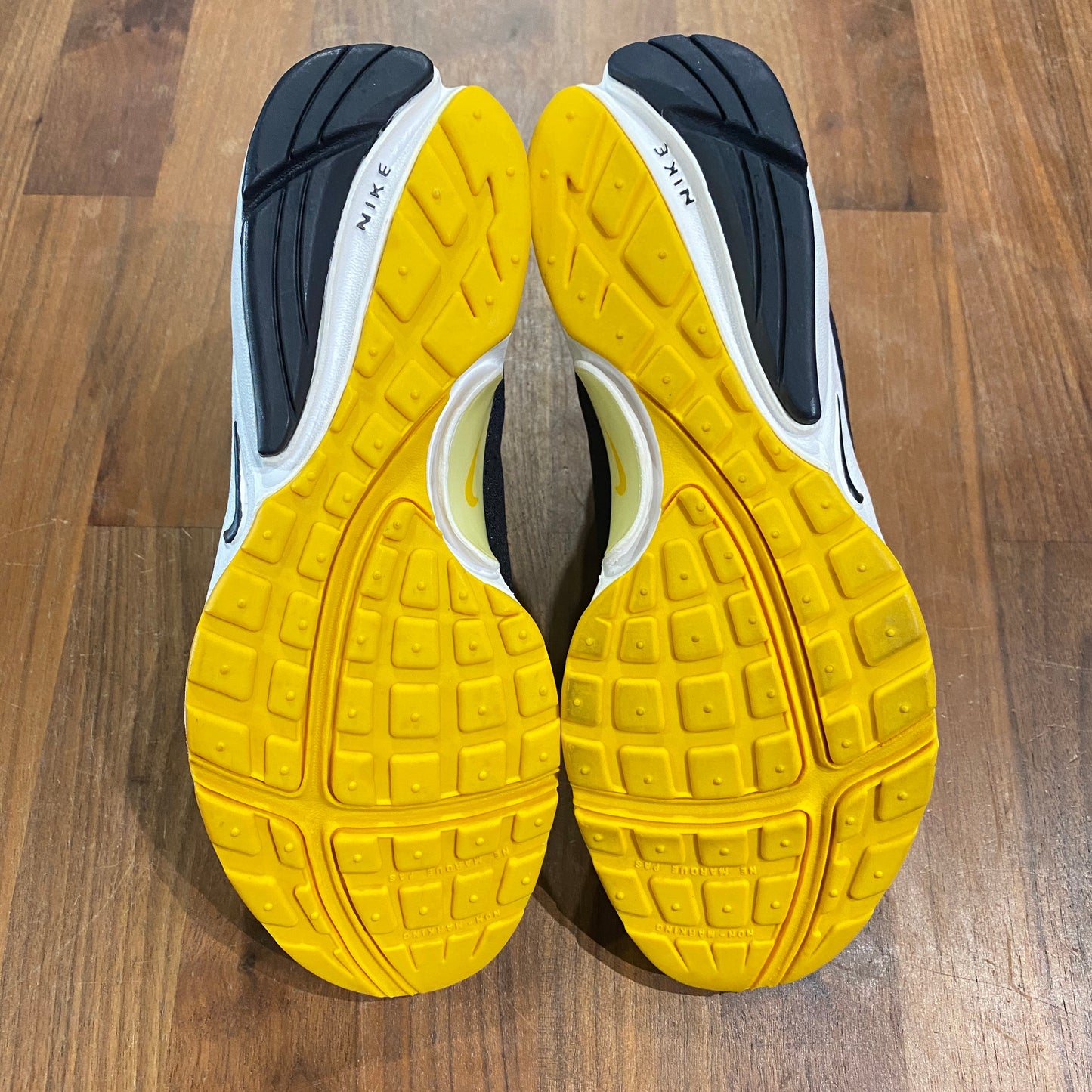 Nike Zip Presto 2002 Size 6 - 7 NEW s1126