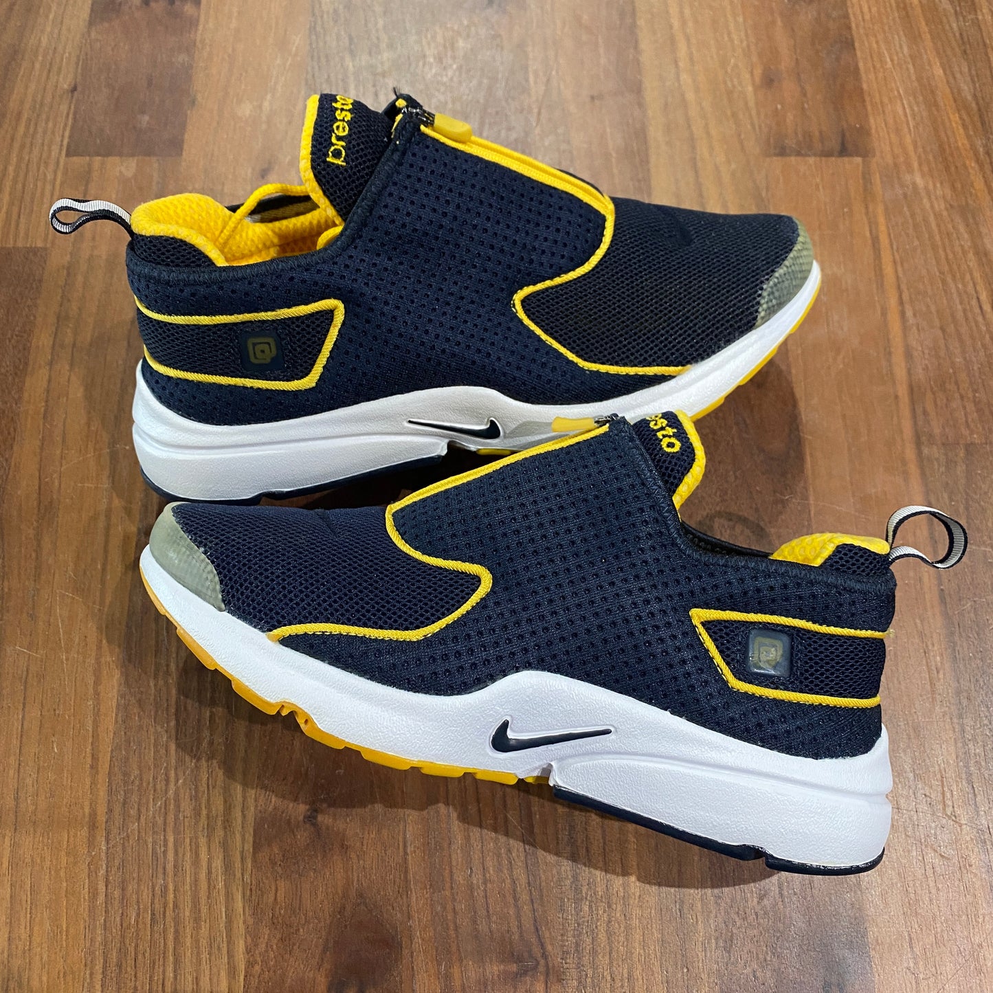 Nike Zip Presto 2002 Size 6 - 7 NEW s1126