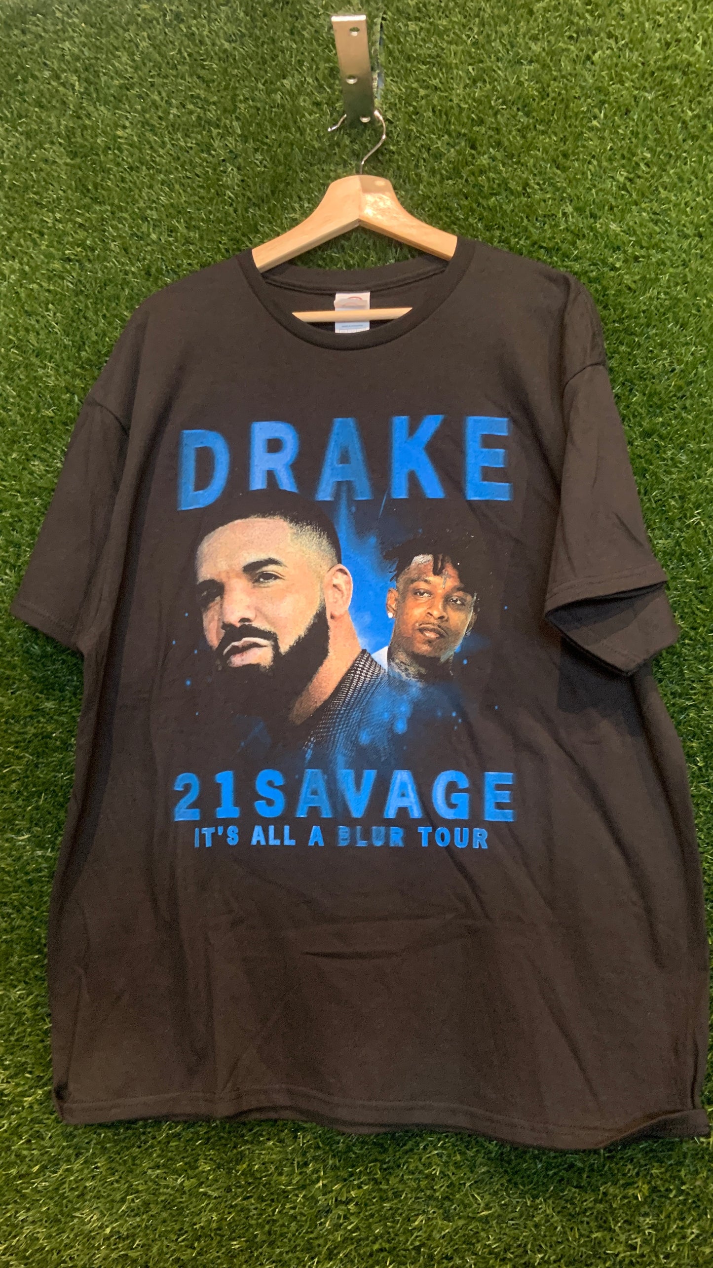 Drake & 21 Savage it's all a blur tour 2023 parking lot bootleg tee black blue front red back deltag tag Size Large NEW x8127