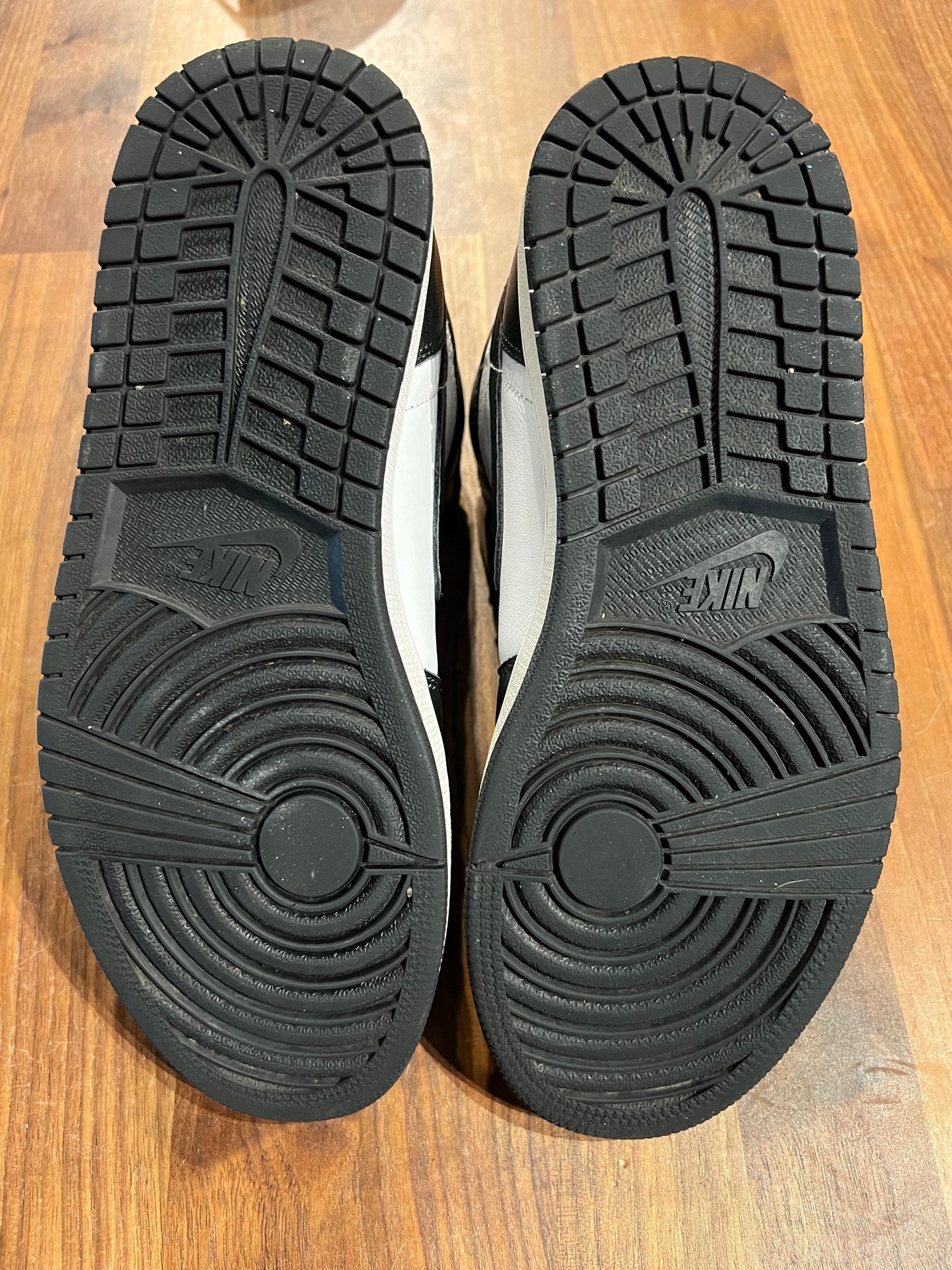 Air Jordan 1 Black White 2014 Size 8 USED s4622