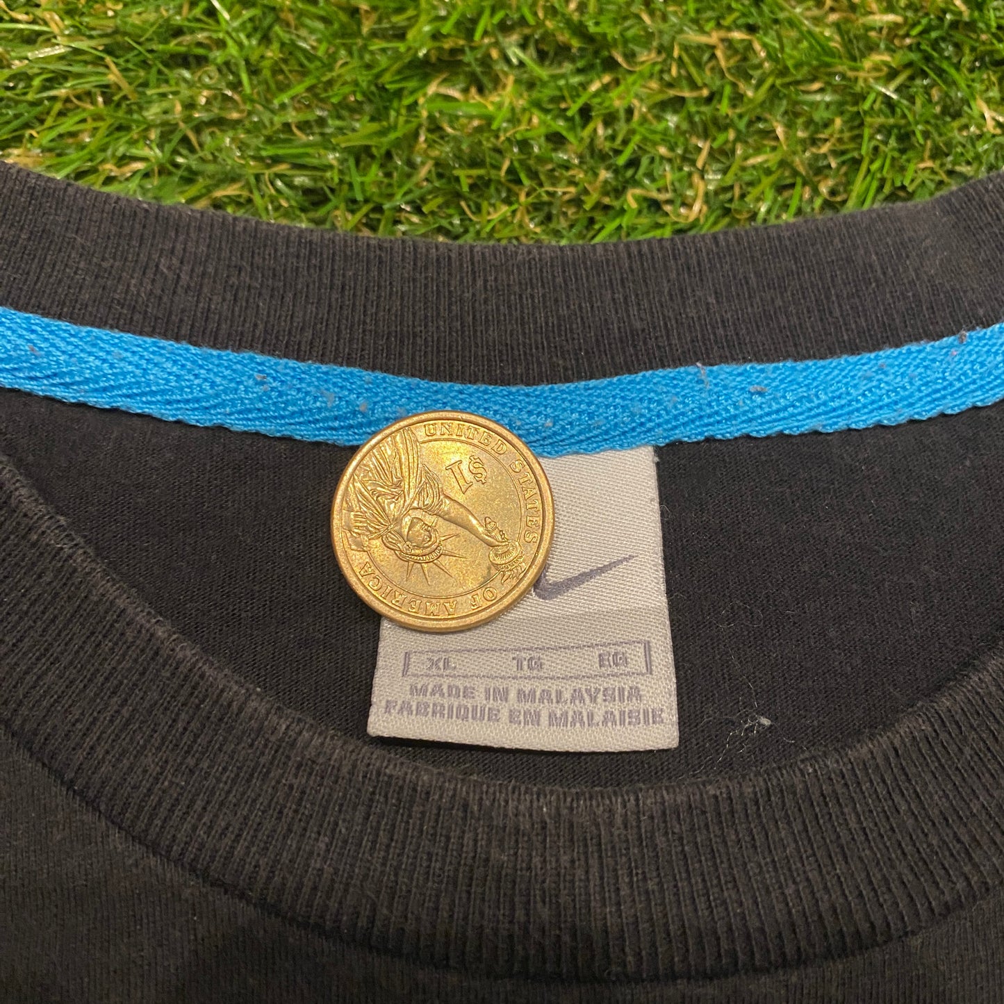 Y2K Nike Gold Emblem Black Tee Size XL Used v12199