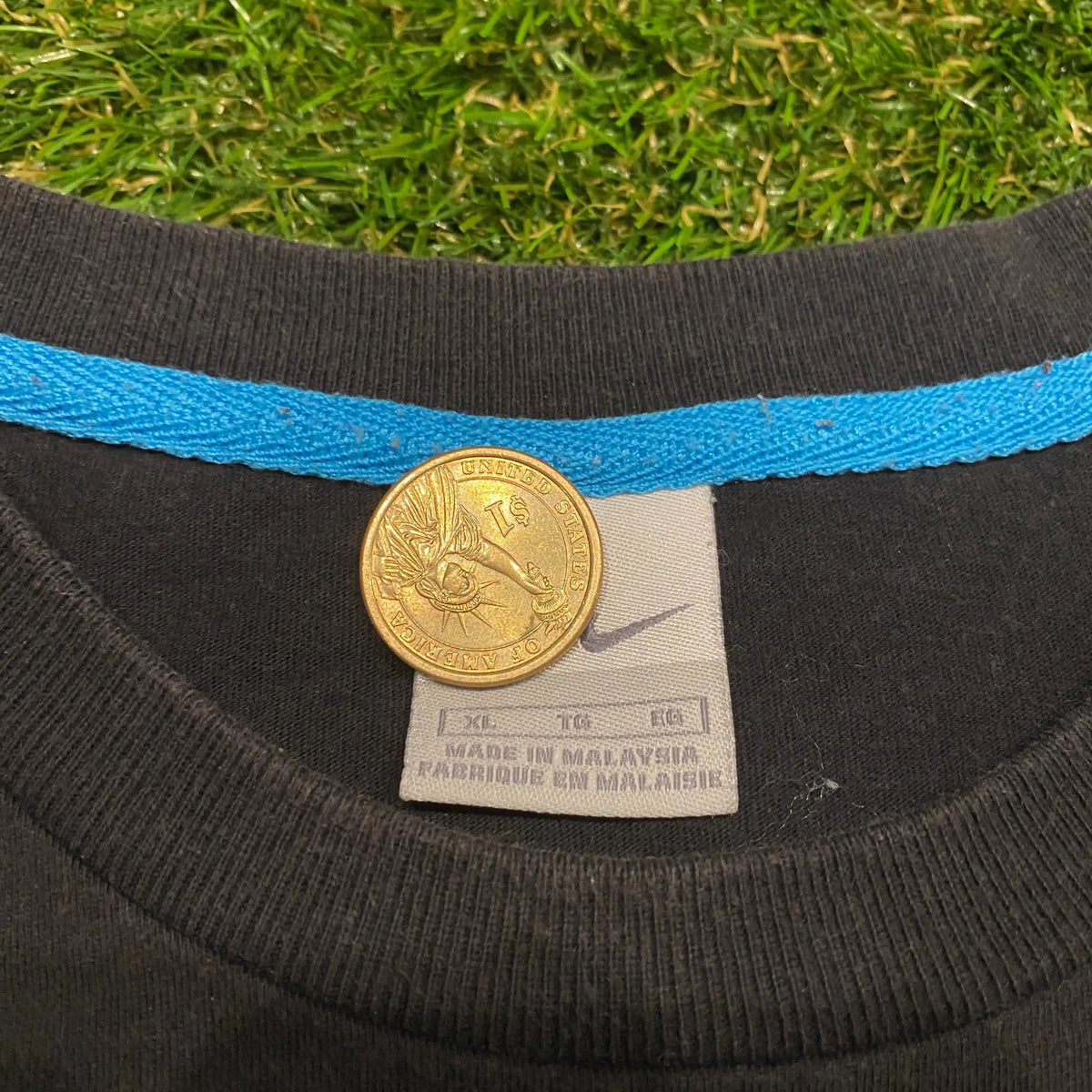 Y2K Nike Gold Emblem Black Tee Size XL Used v12199