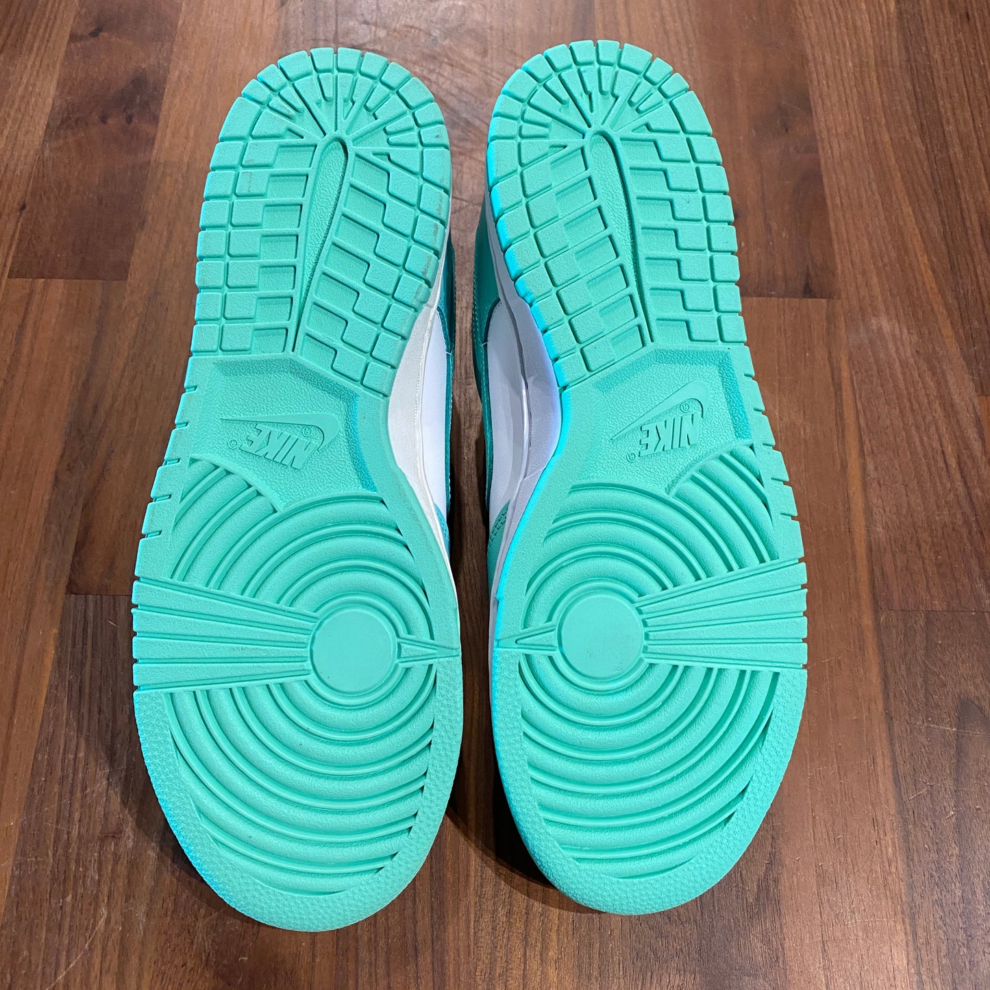 Nike Dunk Low Green Glow Size 9.5m / 11w NEW s11162