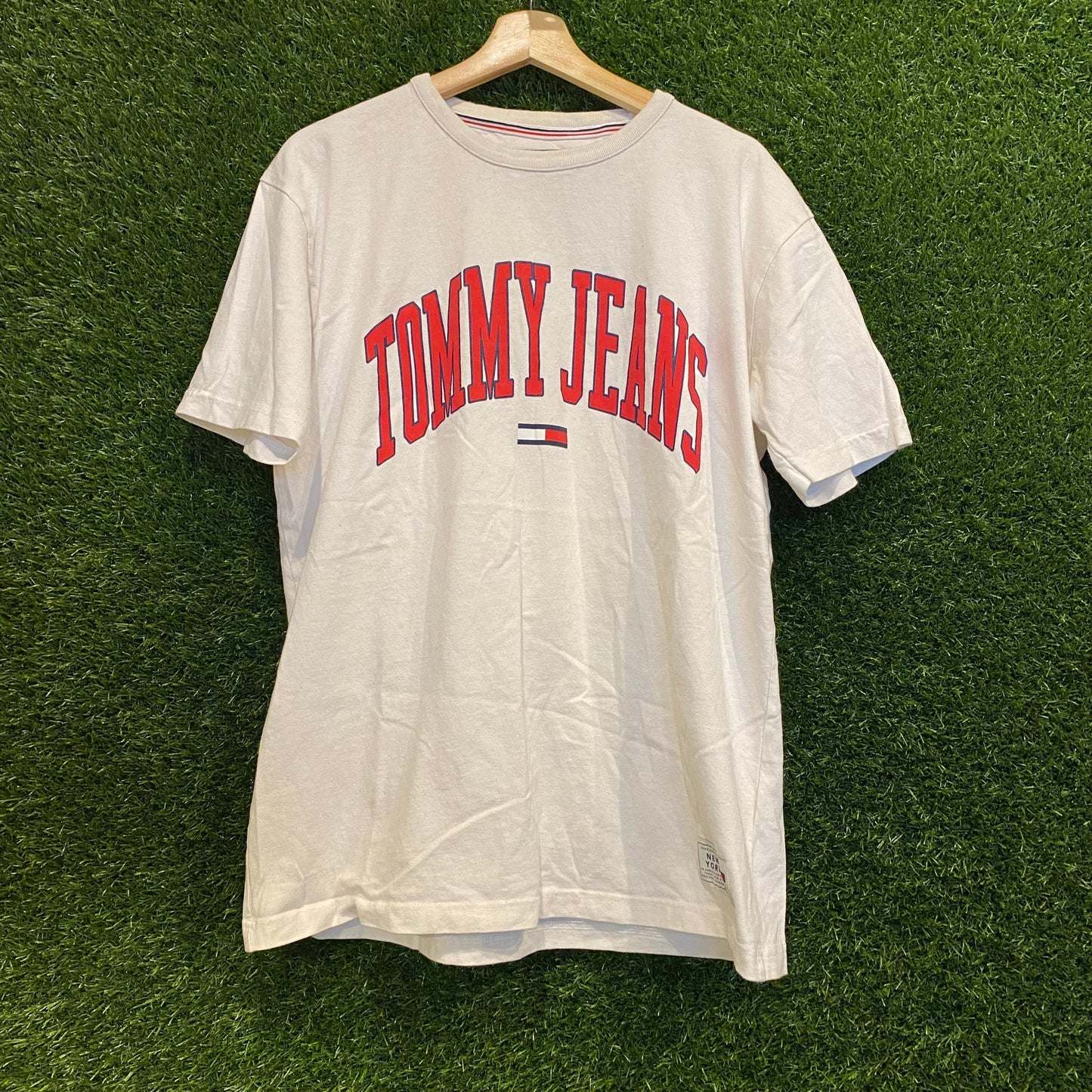 2010's Tommy Jeans Tee Size Large USED v12405