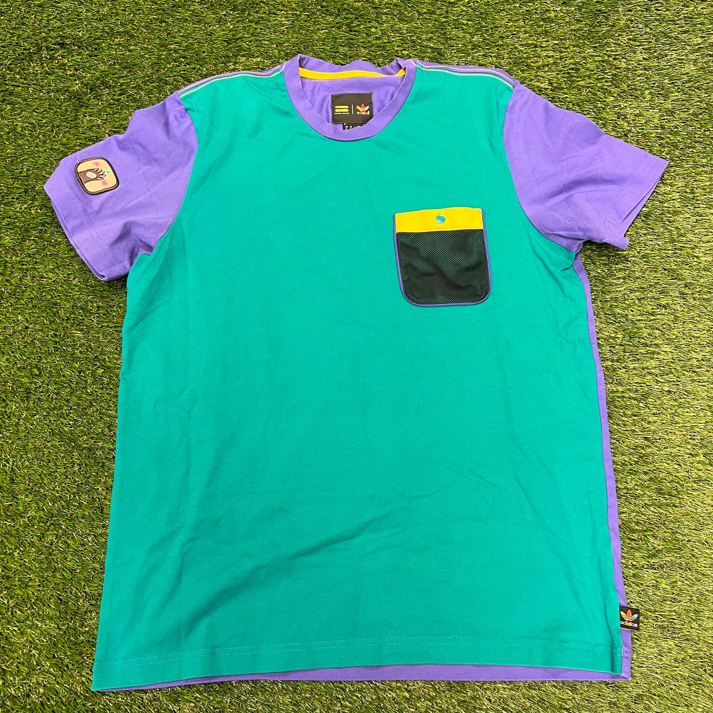 Adidas pharrel multi color pocket tee blue Size XL USED v12562