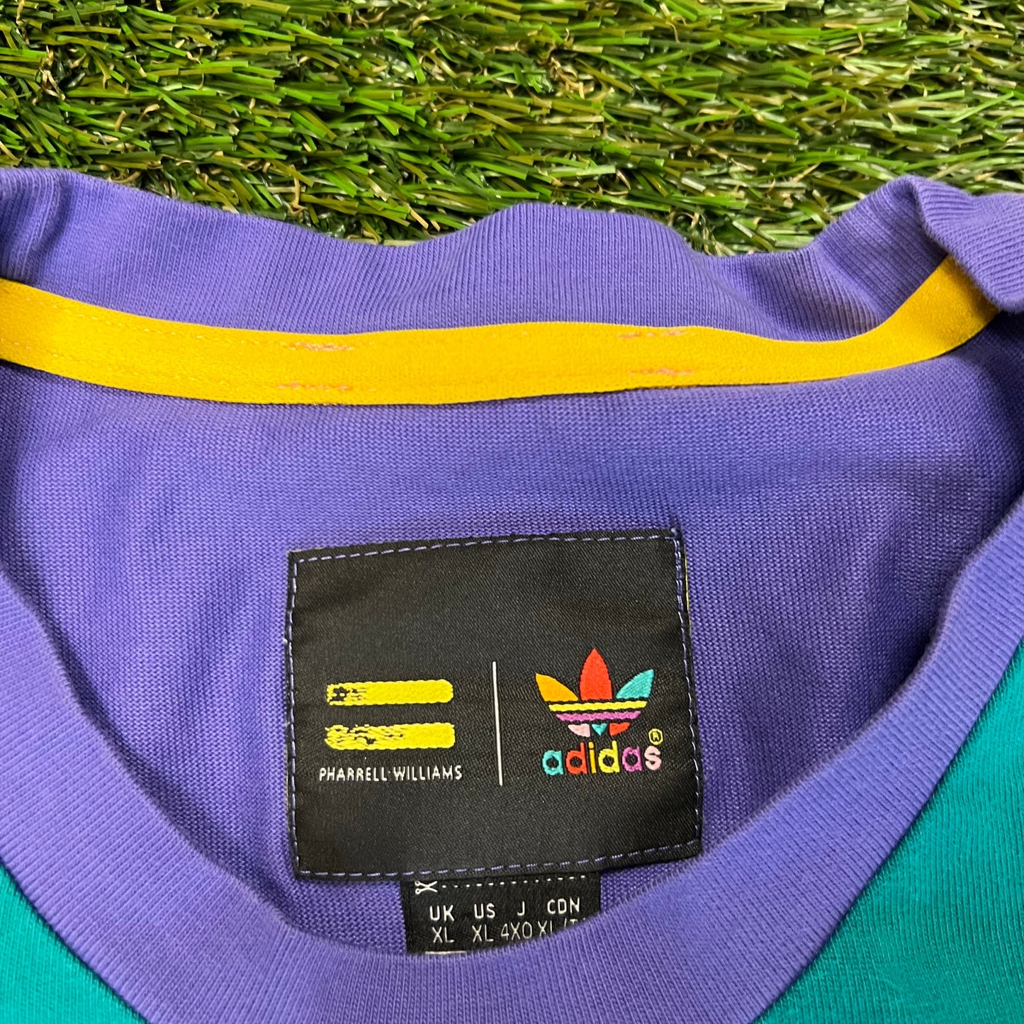 Adidas pharrel multi color pocket tee blue Size XL USED v12562