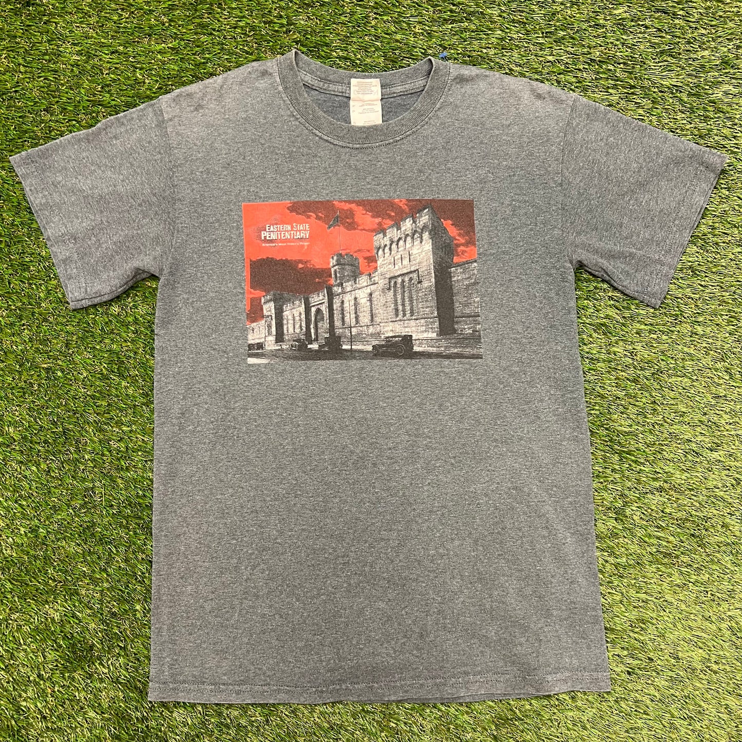 2000's Eastern Gate Penitentiary Grey Tee Size Small USED v12593