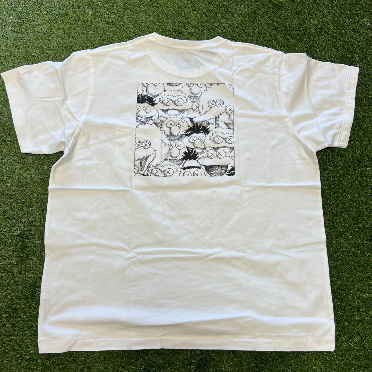 Kaws Sesame ST Uniqlo XX Pocket Tee Size XXL White NEW x9190
