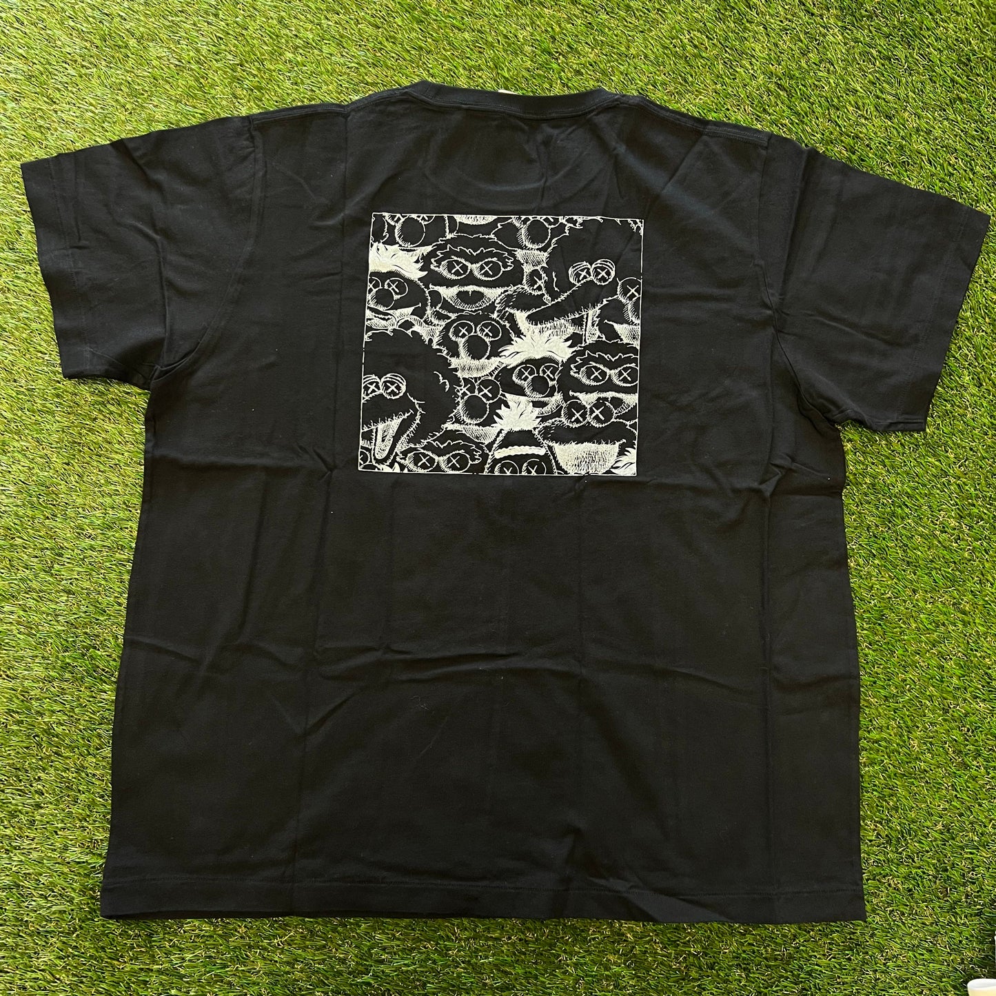 Kaws Sesame ST Uniqlo XX Pocket Tee Size XXL Black NEW x9199