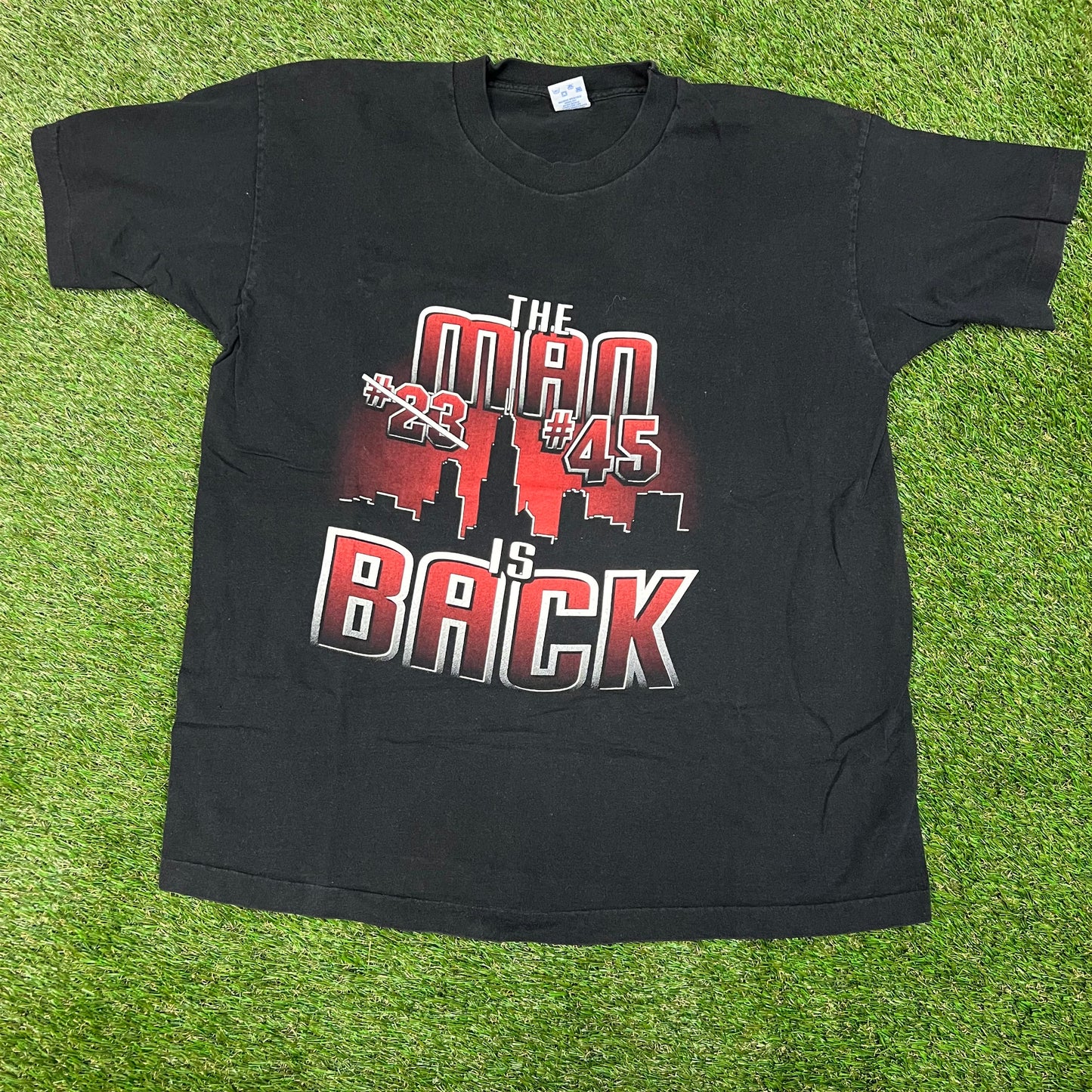 1990's MJ ' The Man Is Back ' Black Tee Size XL USED v12629