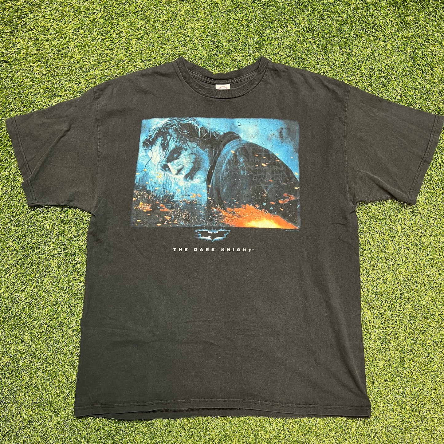 The dark knight joker tee delta tag Size XL USED v12776
