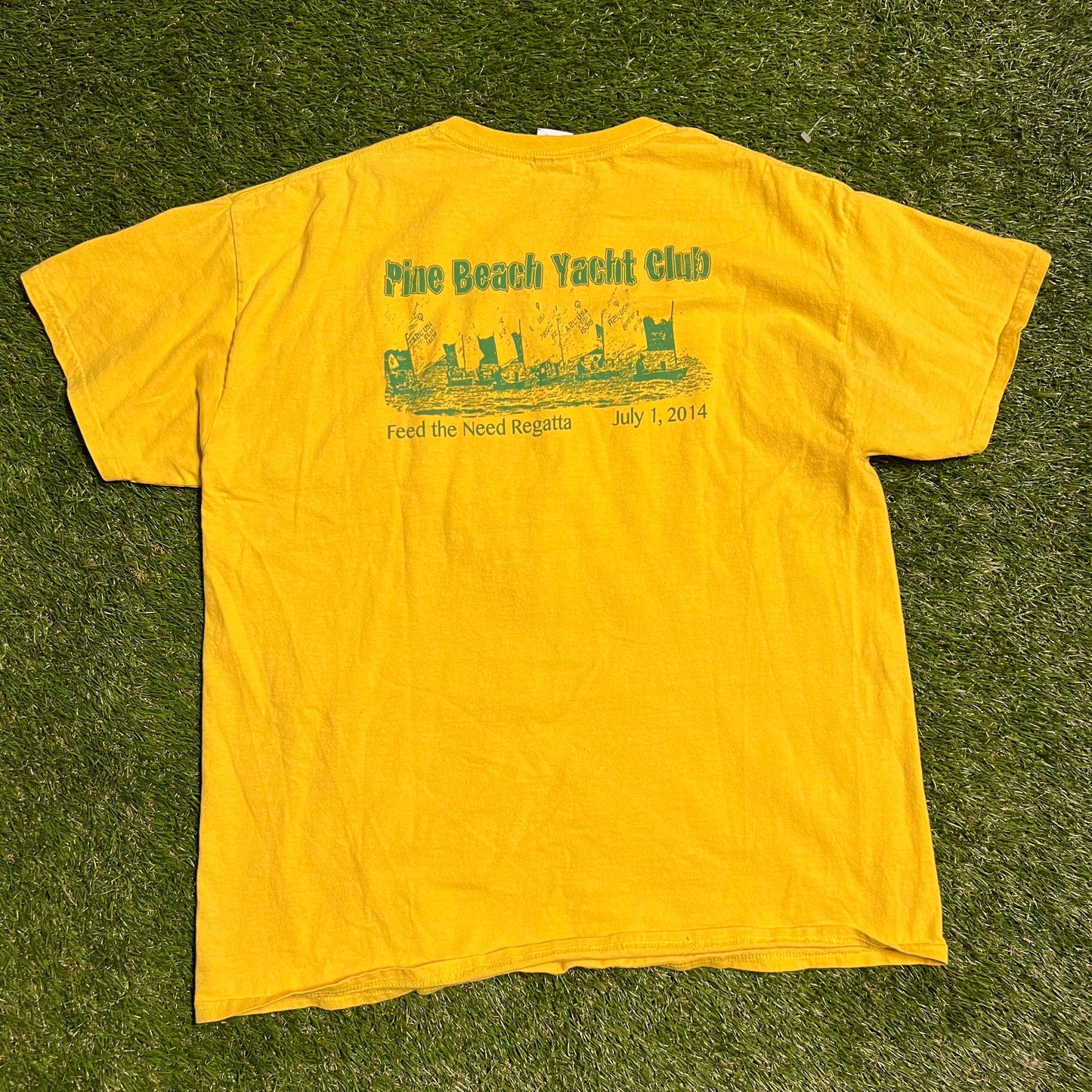 2010's Pine Beach Yatch Club Yellow Tee Size XL USED v12822