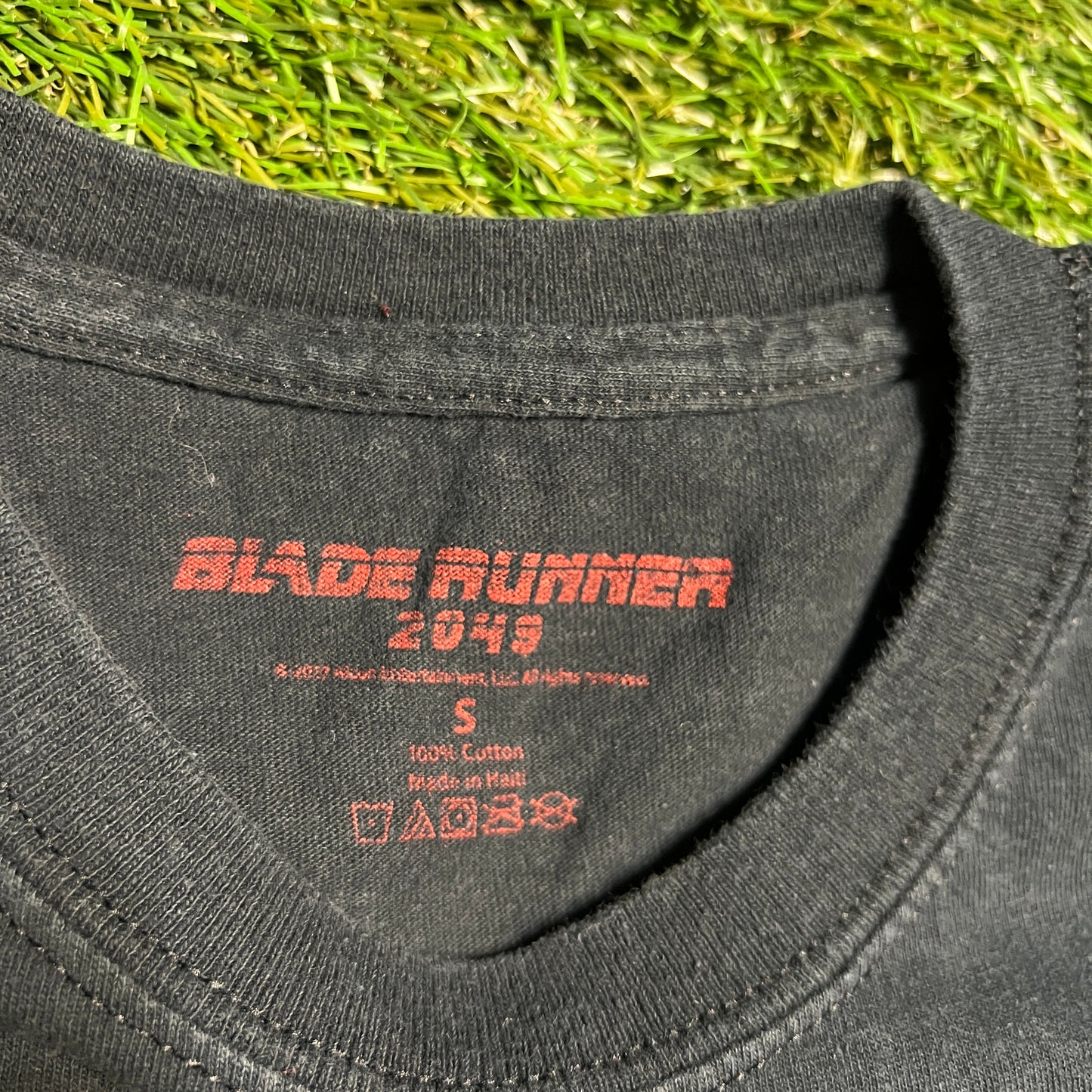 Blade Runner 2049 Black Tee Size Small USED v3765