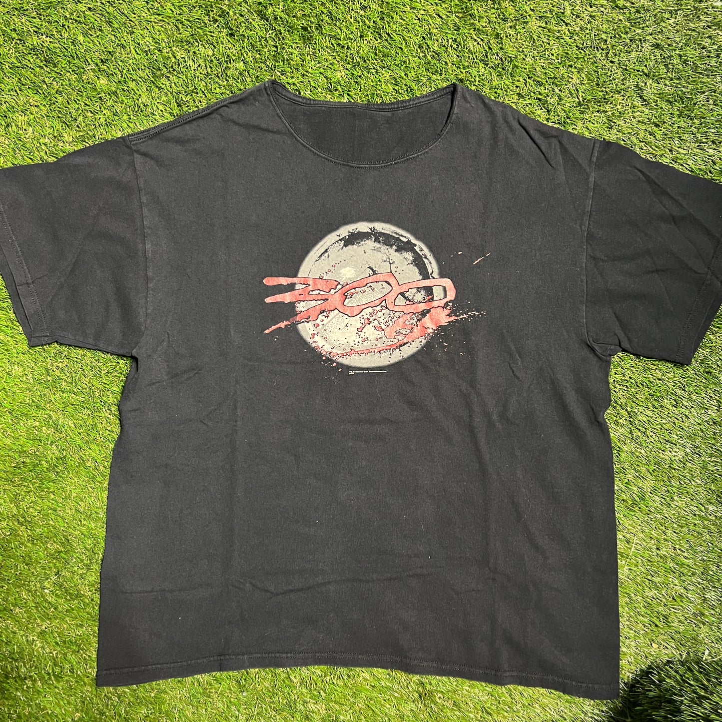 300 moive shield and blood tee wide neck no tag Black Tee Size Large USED v3533