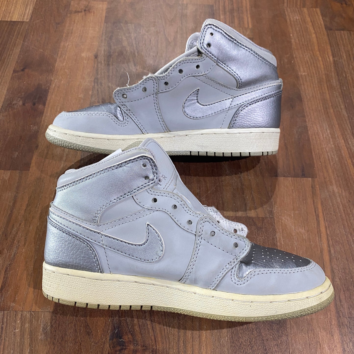 Jordan 1 GS ' Neutral Grey' Size 4y REPLACEMENT BOX USED s11969