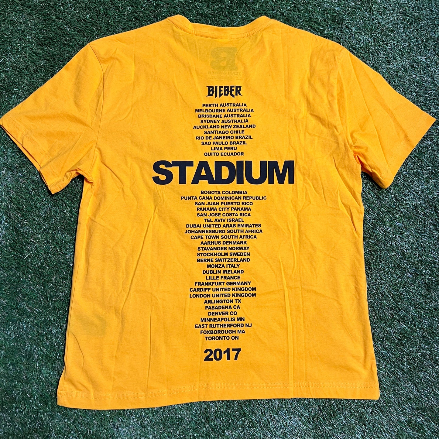 Justin Bieber Stadium Yellow Tee Black/Red Font Size Large NEW x9899