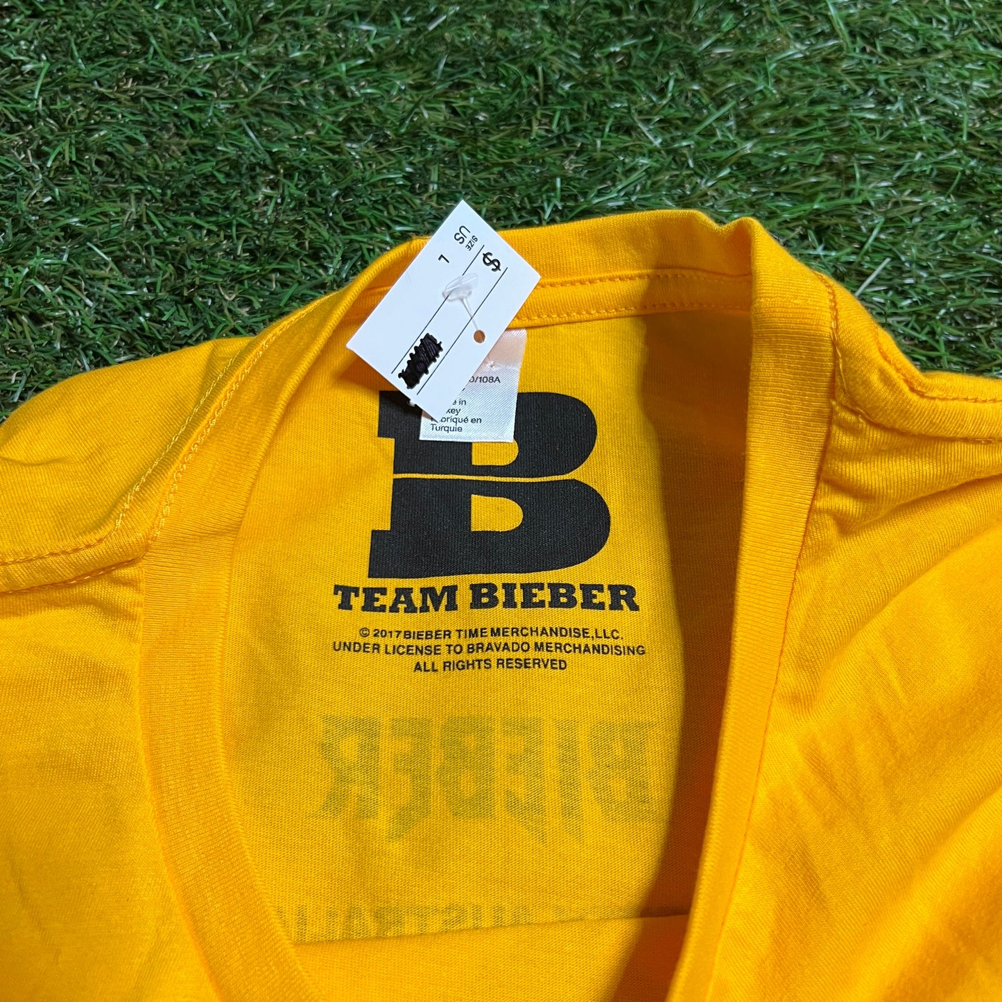 Justin Bieber Stadium Yellow Tee Black/Red Font Size Large NEW x9899