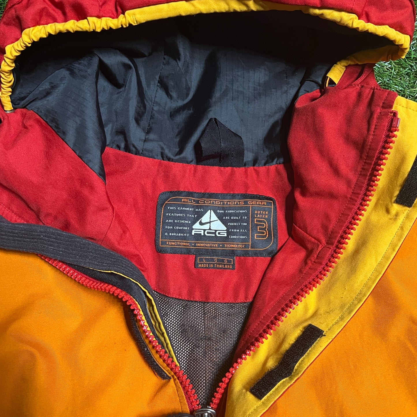 Nike ACG Orange/Red Windbreaker Size Large USED v2562