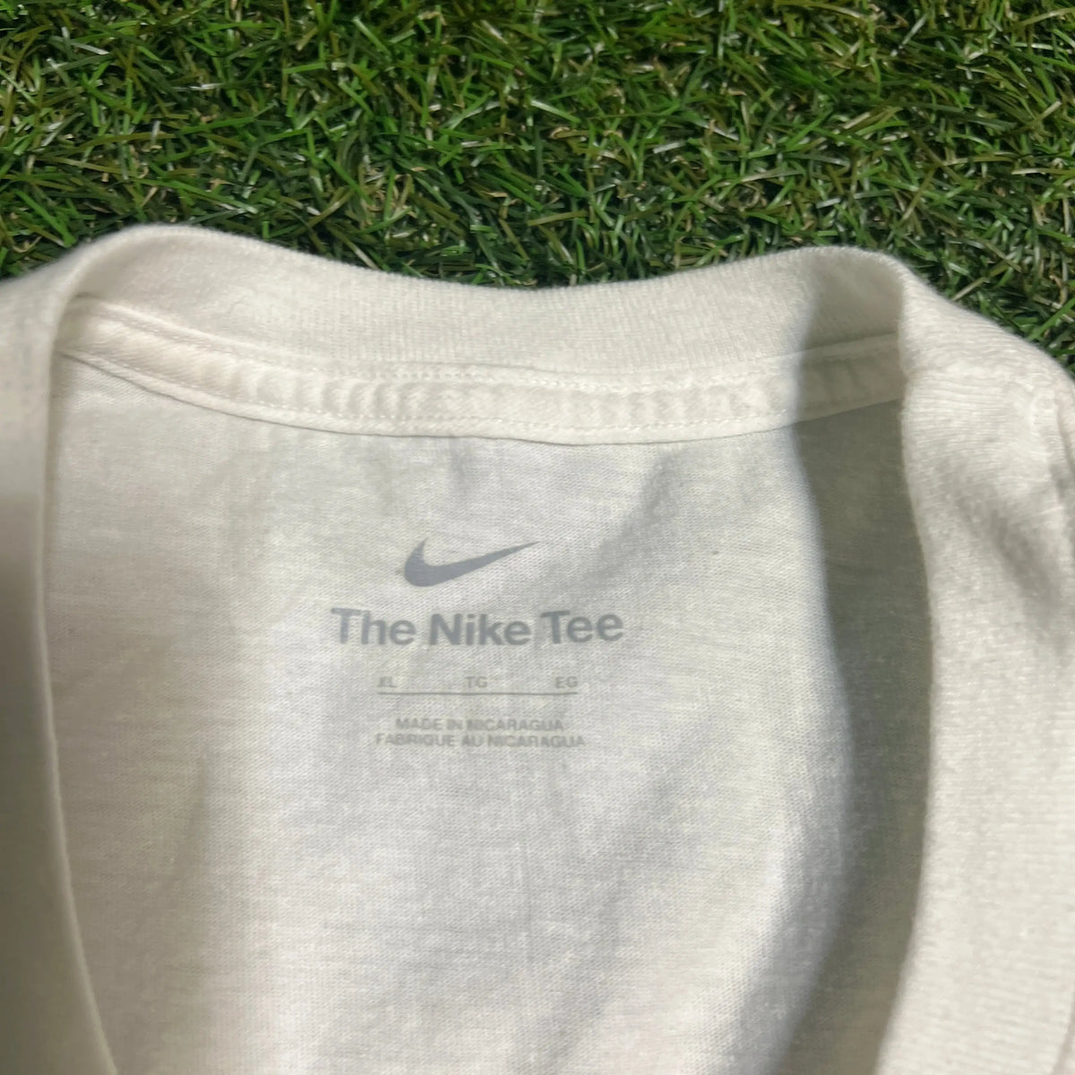Nike Swoosh By Air White Tee Size XL USED v13142