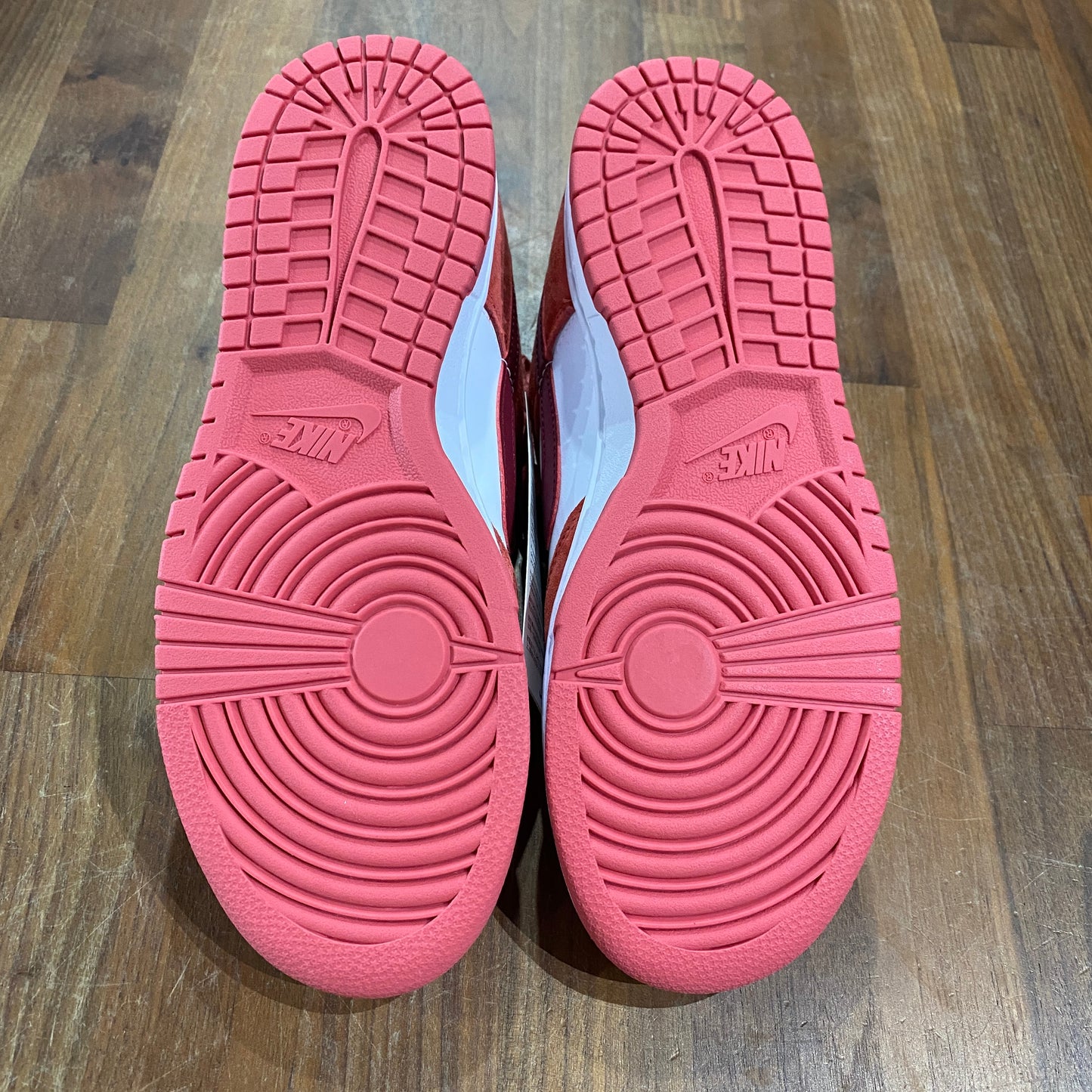 Nike Dunk Low Valentines Day 2024 Size 7m / 8.5w NEW s12469