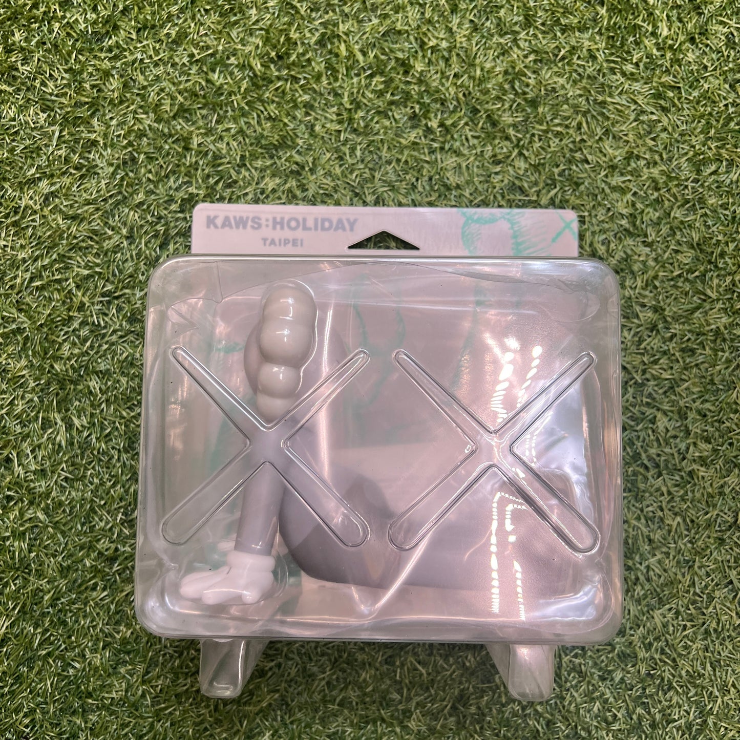 Kaws Holiday Taipei Grey USED x10377