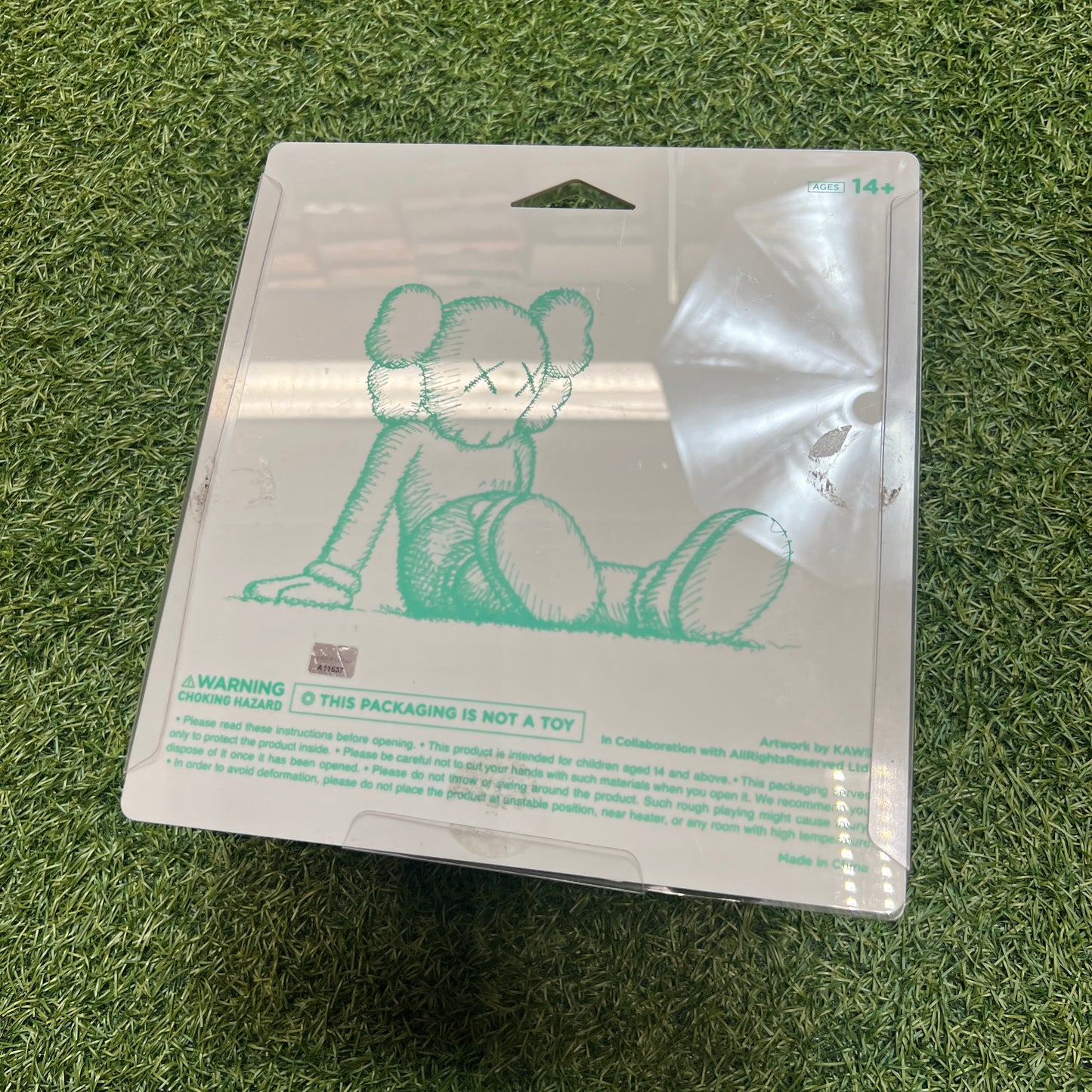 Kaws Holiday Taipei Grey USED x10377