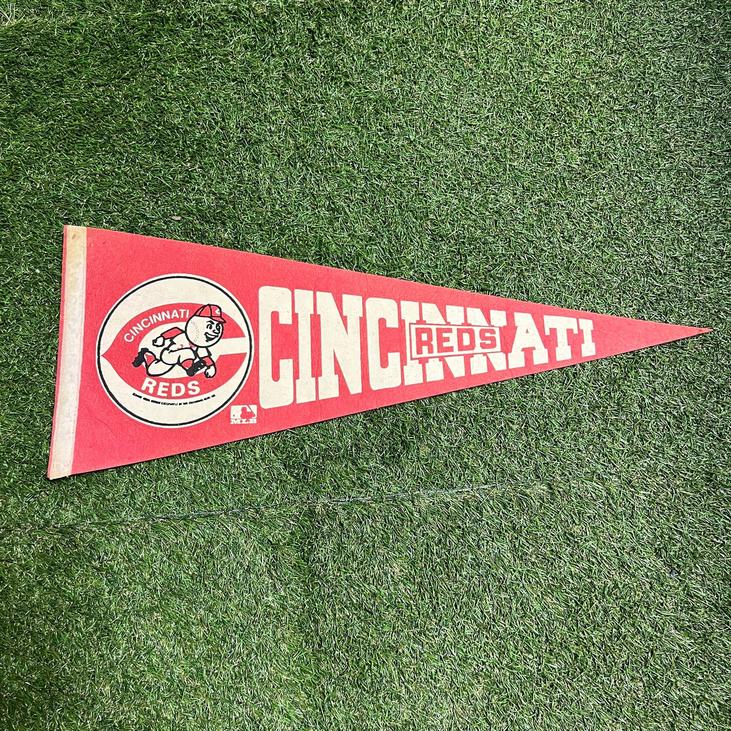 1990s MLB Cincinnati Reds Red Pennant OS USED v13414
