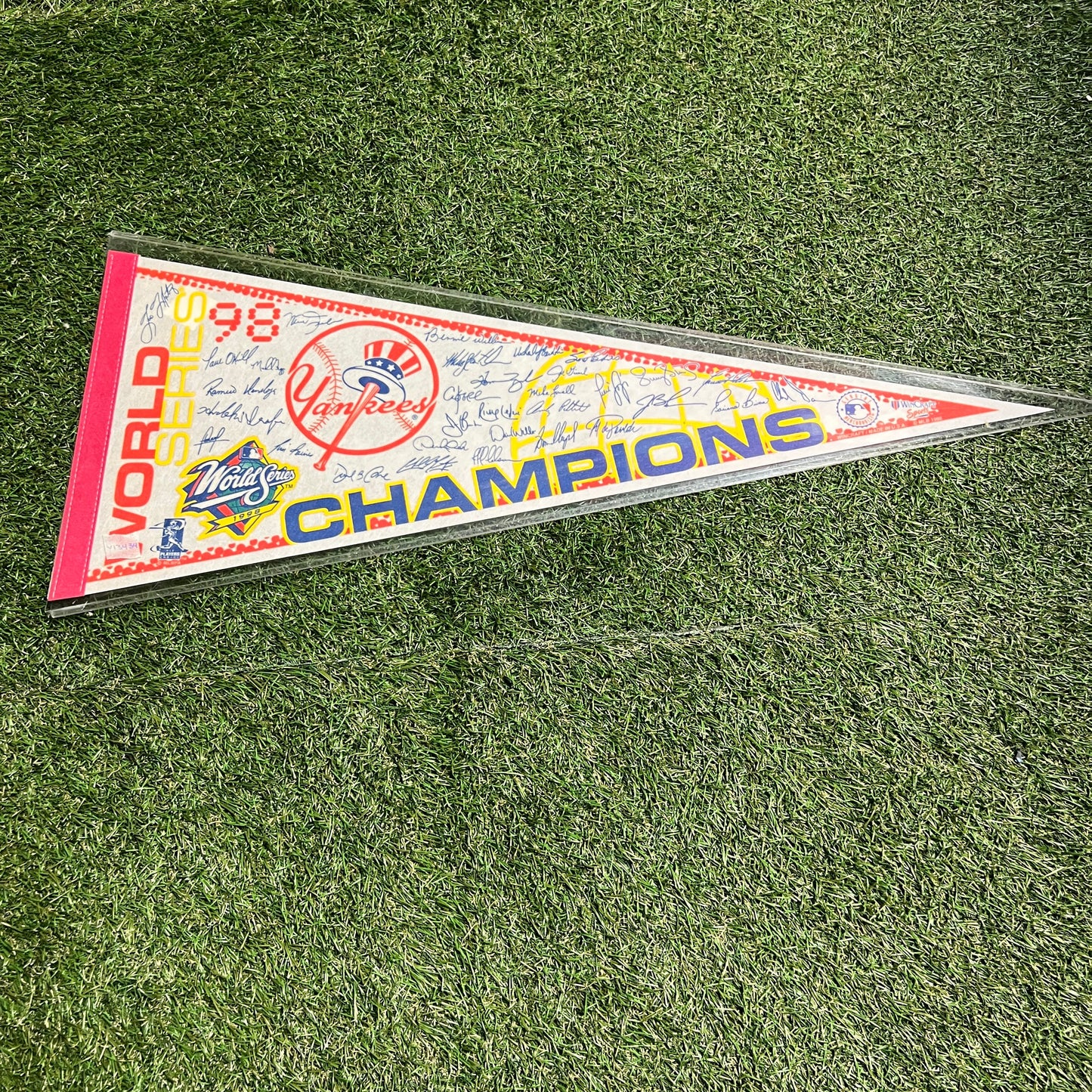 1998 MLB World Series Champions Yankees Signatures White Pennant OS NEW v13434
