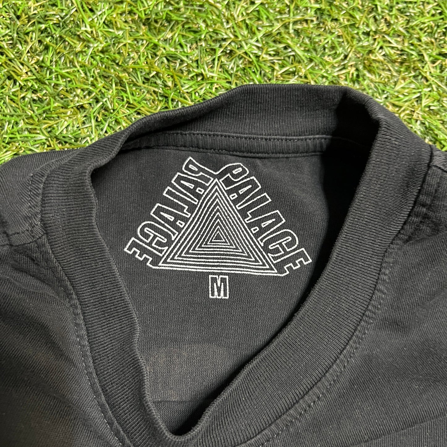 Palace Colorful Fish Logo Black Tee Medium USED x10678