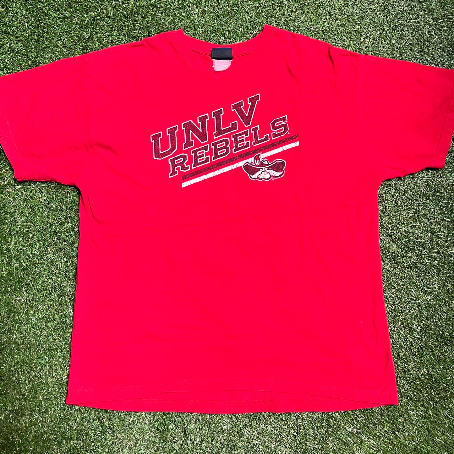 UNLV Rebels Football Team Red Tee Size XL USED v13640