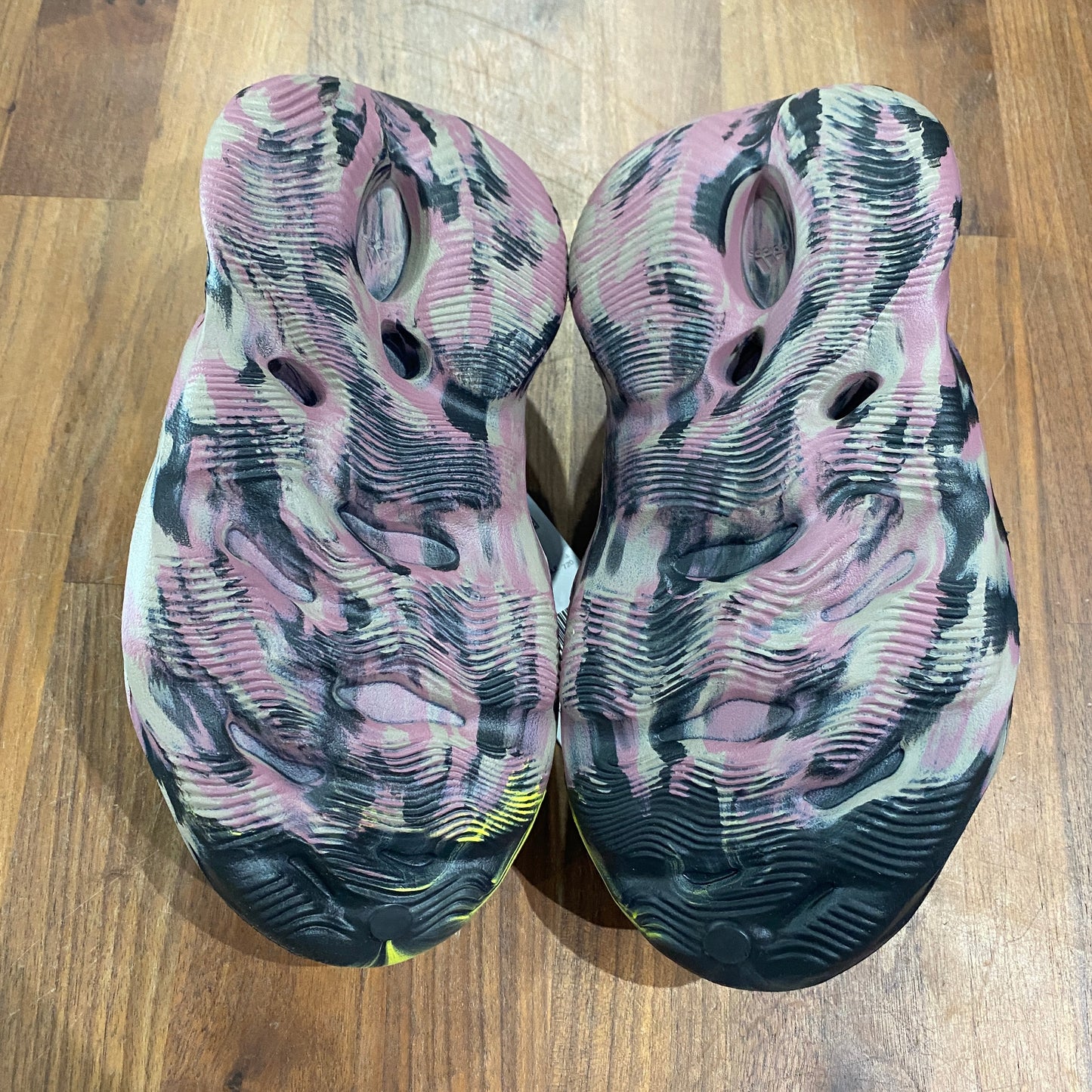 Yeezy foam runner MX carbon Size 4 NEW s13576