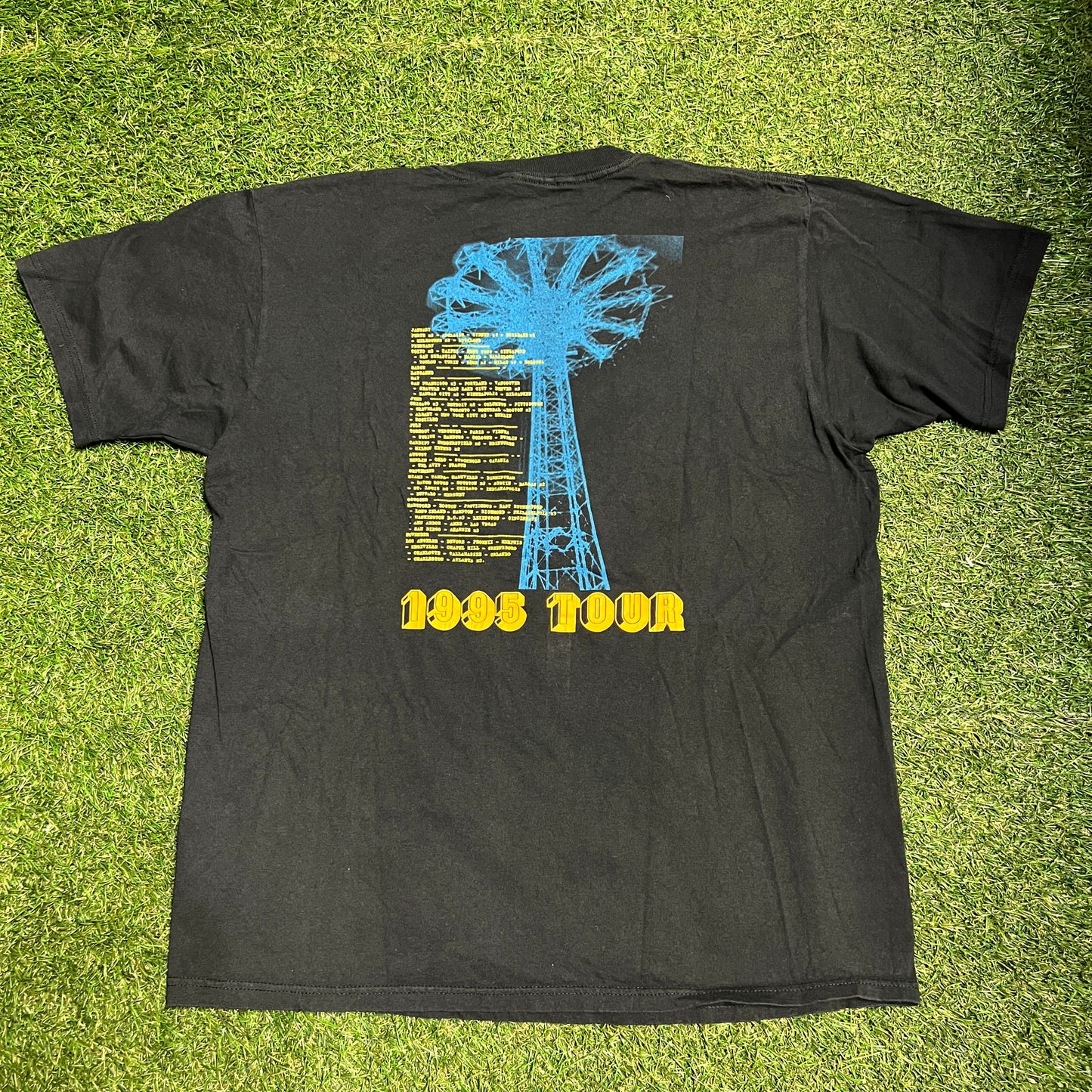 1995 REM tour tee black Size Large USED nice man tag v13856