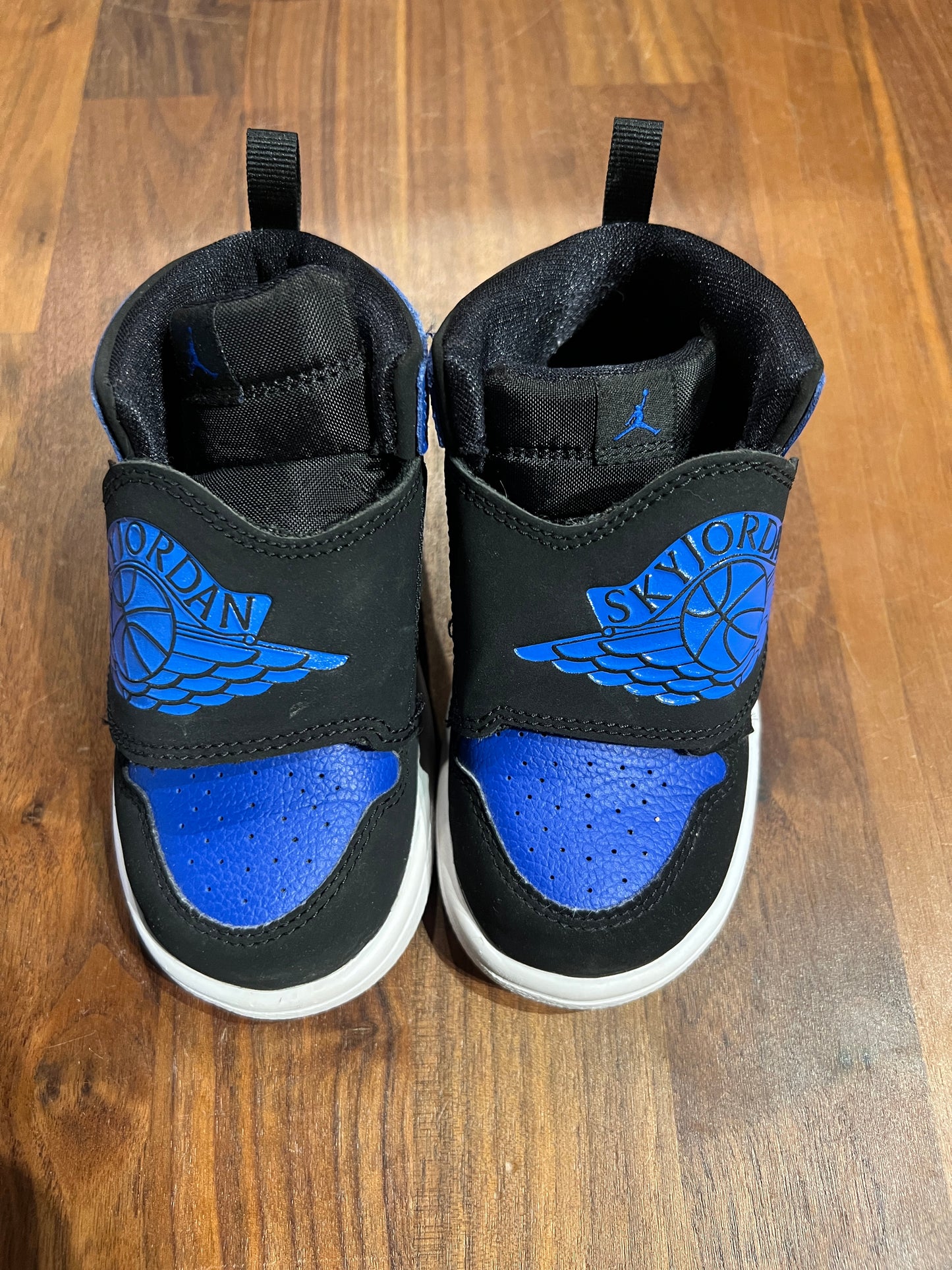 Sky Jordan 1 Hyper Royal Size 8C USED