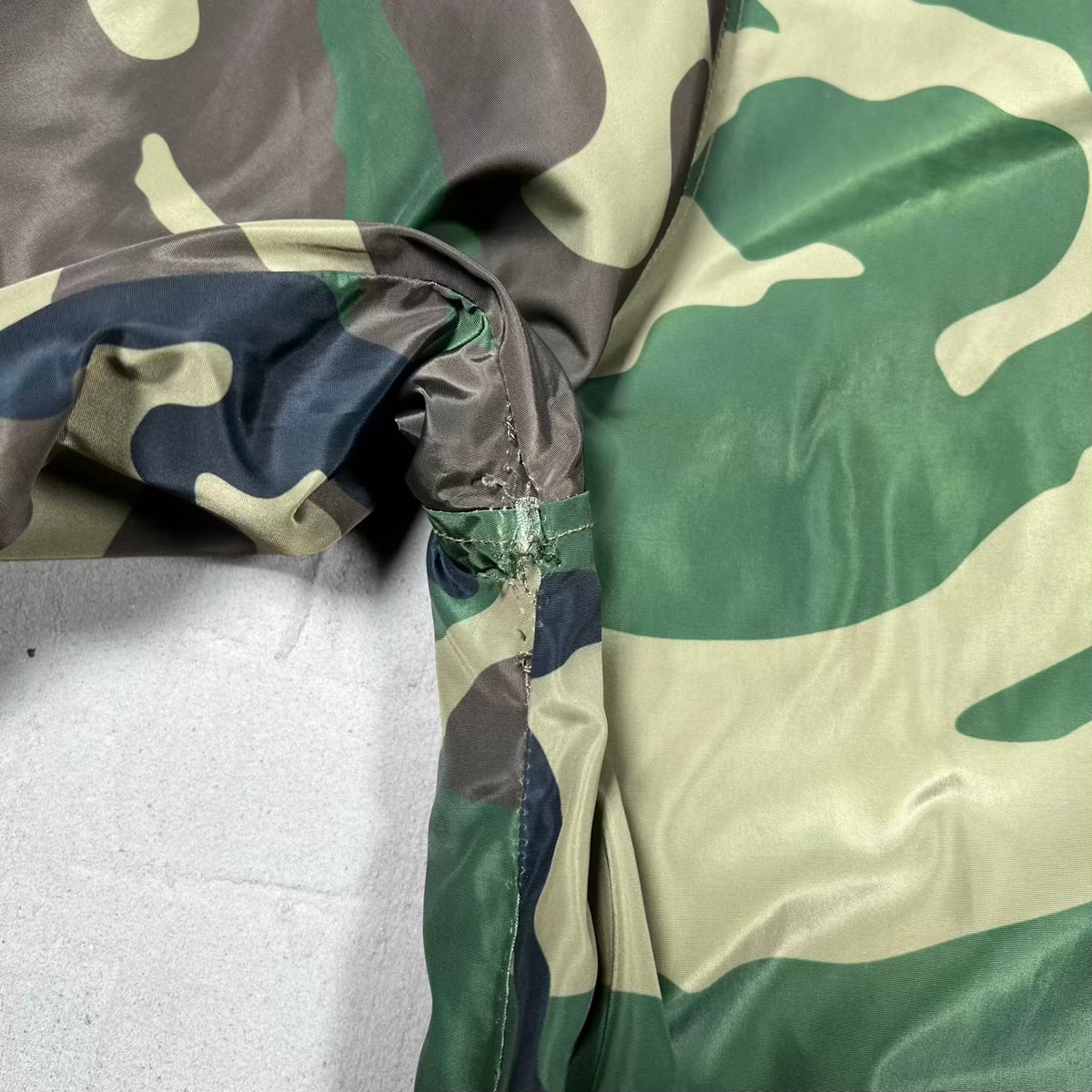 Supreme Vertical Logo Green Camo Coach Jacket (2017) Size XL USED x18612