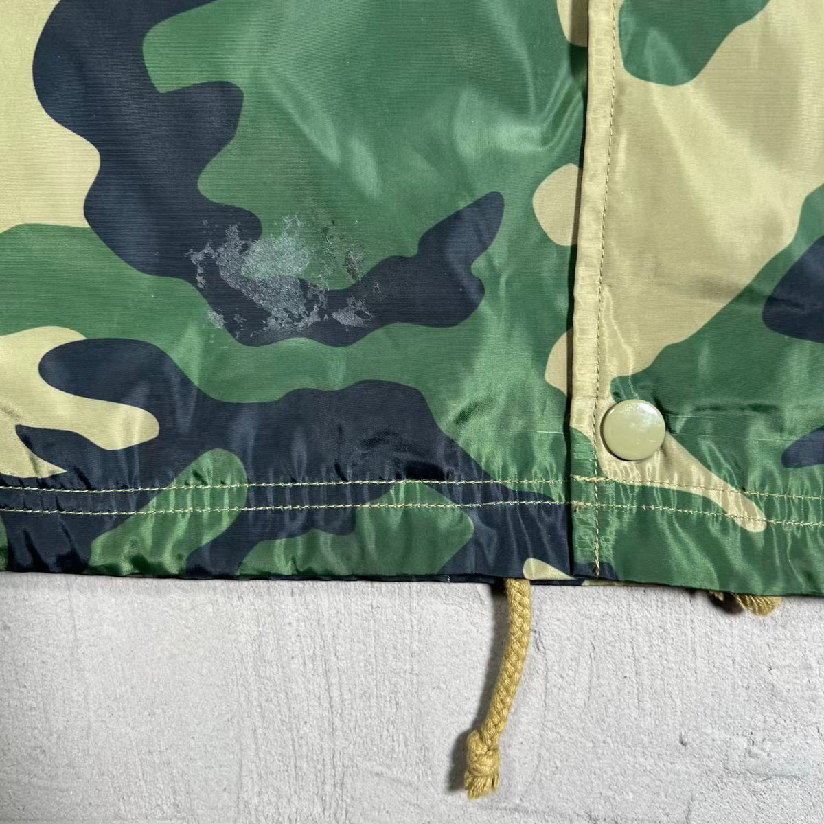 Supreme Vertical Logo Green Camo Coach Jacket (2017) Size XL USED x18612