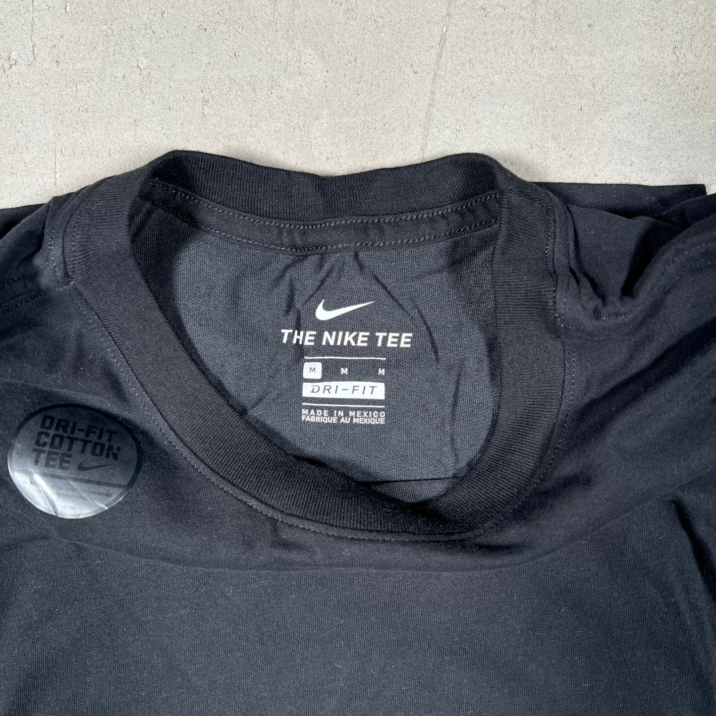 Nike Dri Fit Black Tee Size Medium NEW v19066