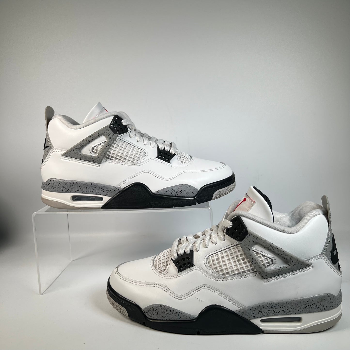 Jordan 4 White Cement (2025) Size 9.5 USED s21988