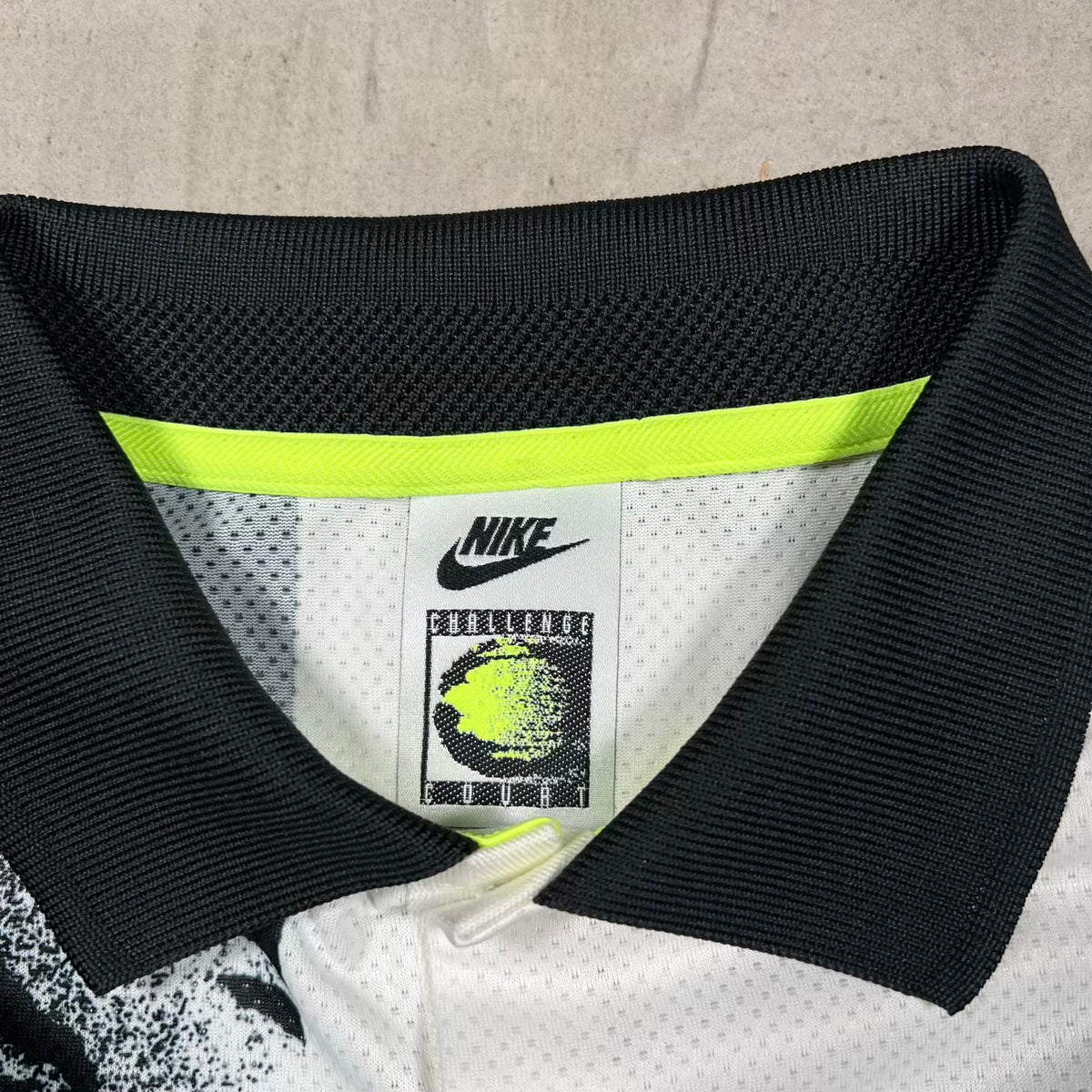 Nike Challenge Court Advantage Agassi White Polo Size Medium USED v20270