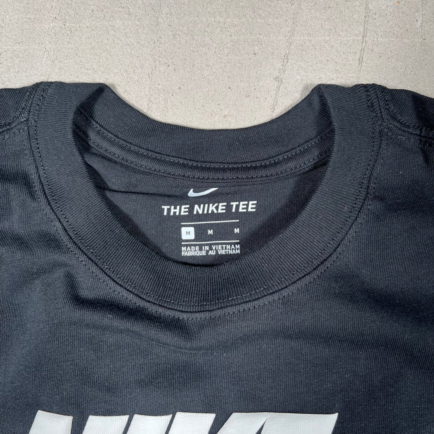 Nike World Tour Black Tee Size Medium NEW v19064
