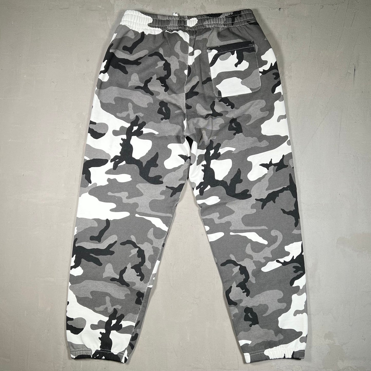 Supreme Satin Applique Camo Sweatpants Size Medium NEW x17093